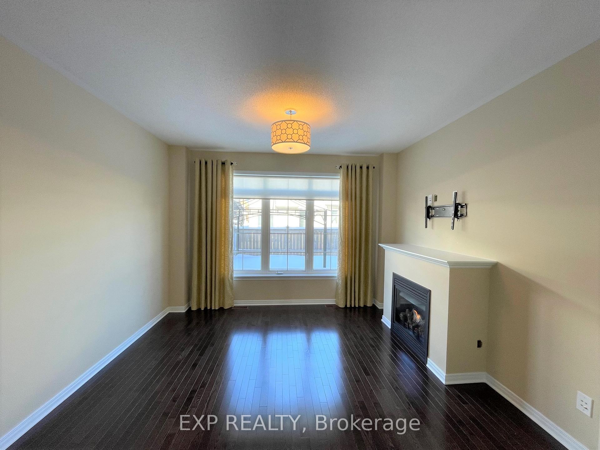 Photo 5 of 752 Oakglade Avenue, Ottawa, Kanata - Emerald Meadows/Trailwest — HOMEH