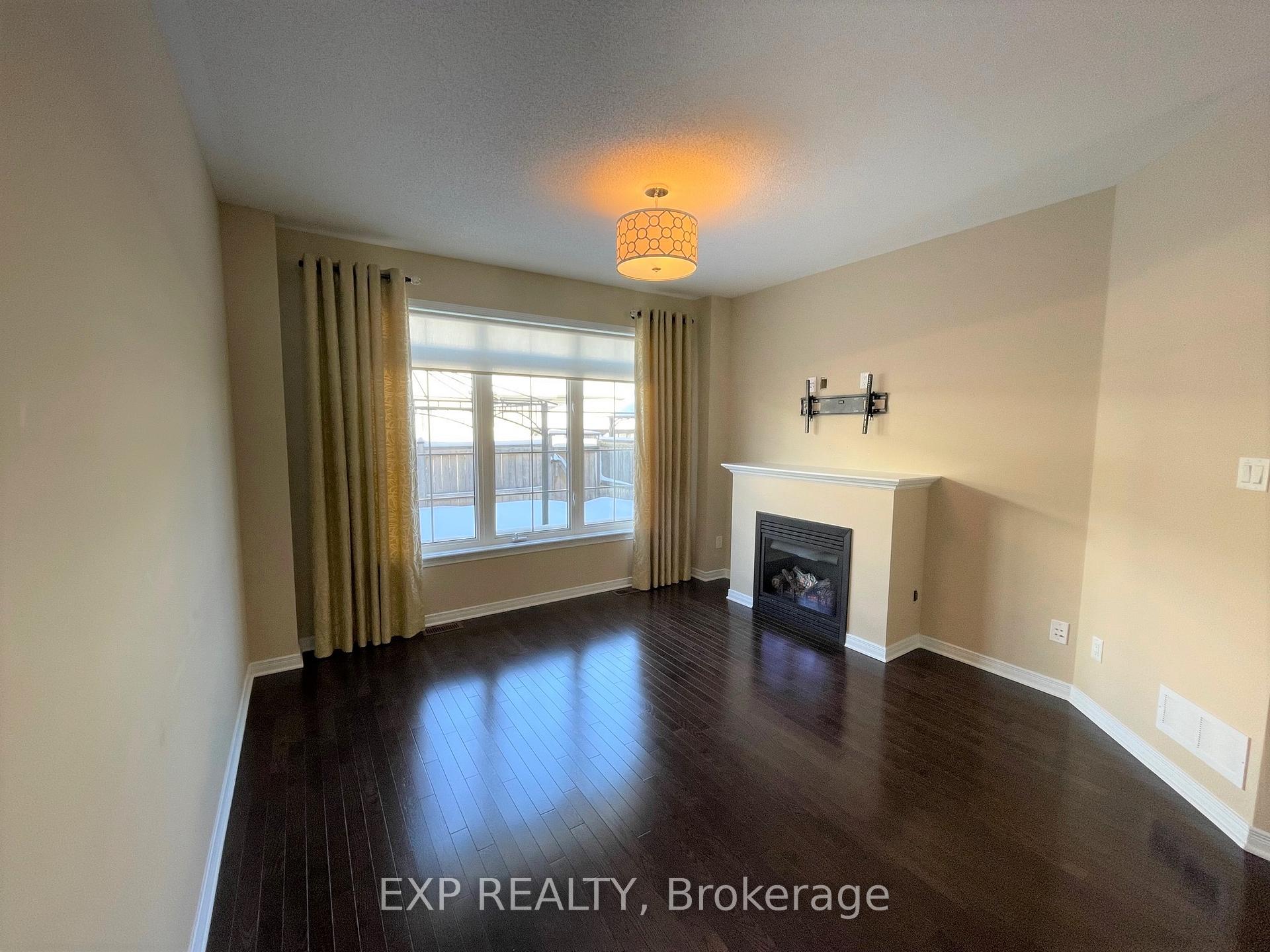Photo 6 of 752 Oakglade Avenue, Ottawa, Kanata - Emerald Meadows/Trailwest — HOMEH