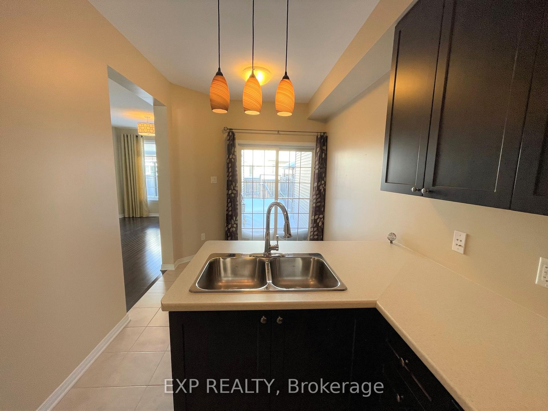 Photo 15 of 752 Oakglade Avenue, Ottawa, Kanata - Emerald Meadows/Trailwest — HOMEH