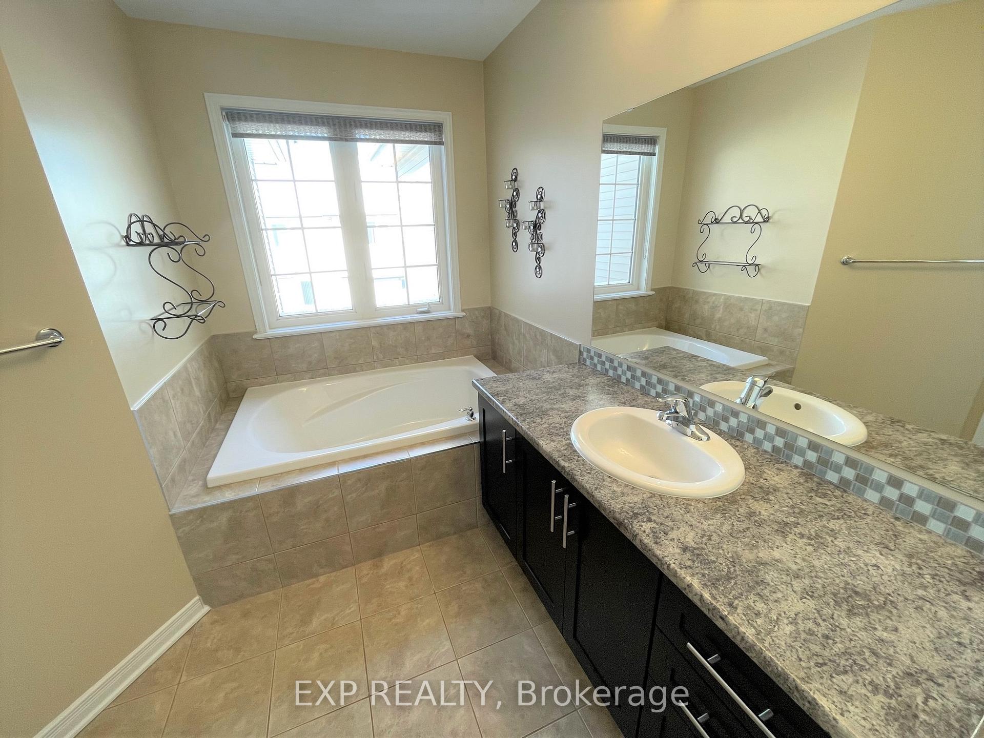 Photo 25 of 752 Oakglade Avenue, Ottawa, Kanata - Emerald Meadows/Trailwest — HOMEH