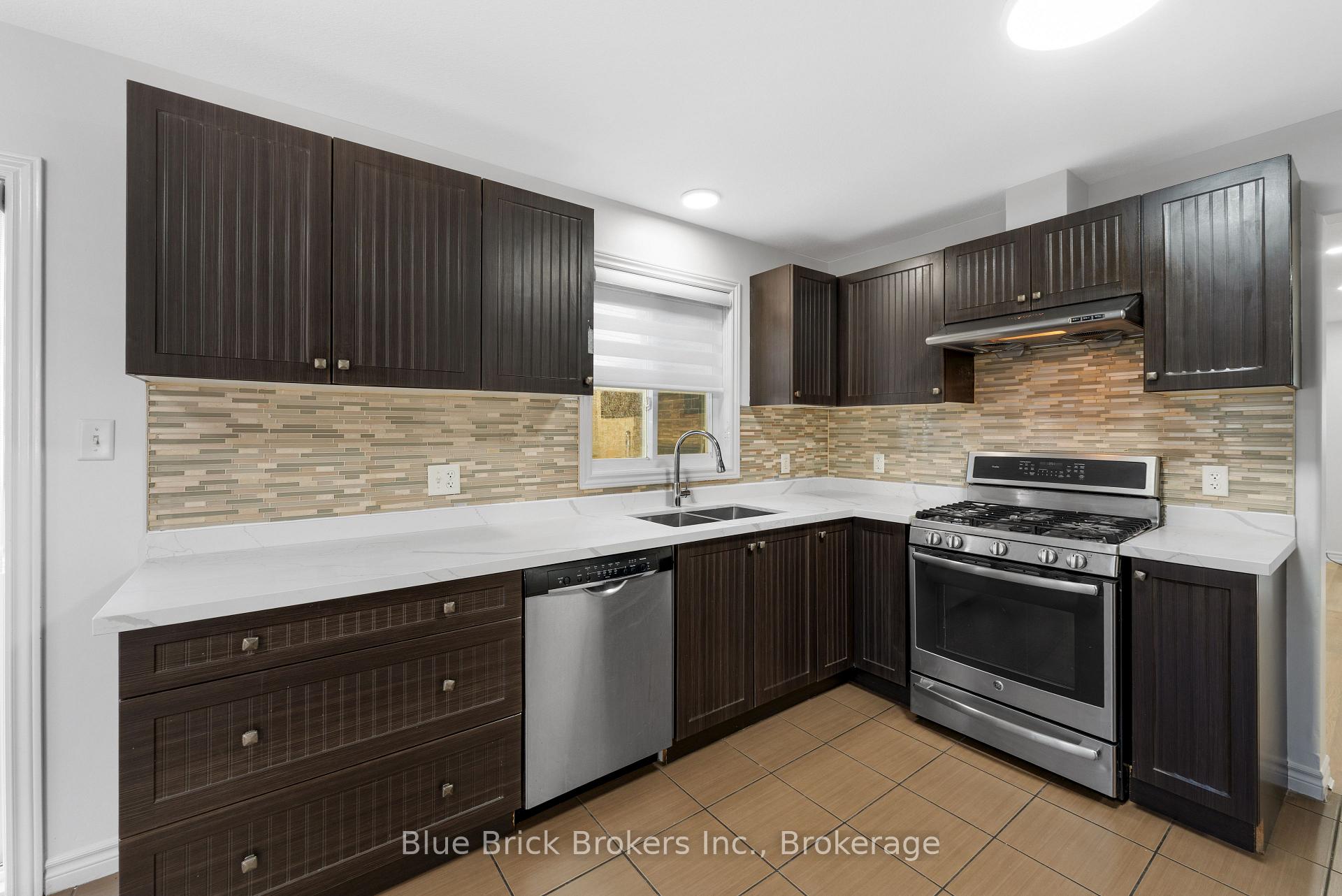 Photo 13 of 146 Newcastle Drive, Kitchener — HOMEH