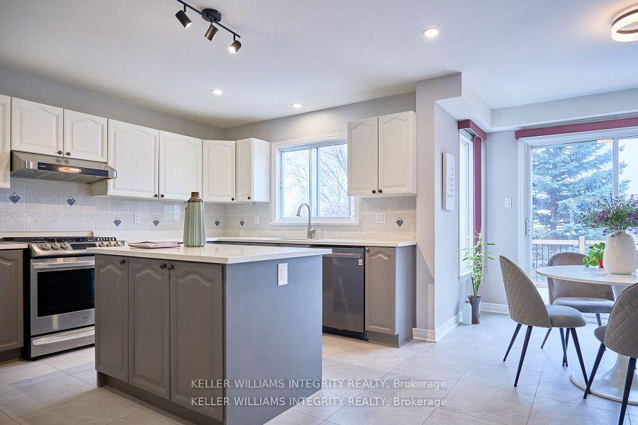 Photo 10 of 9 Shannondoe Crescent, Ottawa, Kanata - Bridlewood — HOMEH