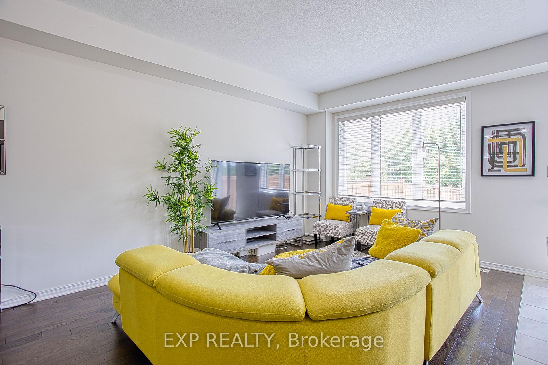 Photo 9 of 31 Bradley Avenue, Hamilton, Binbrook — HOMEH