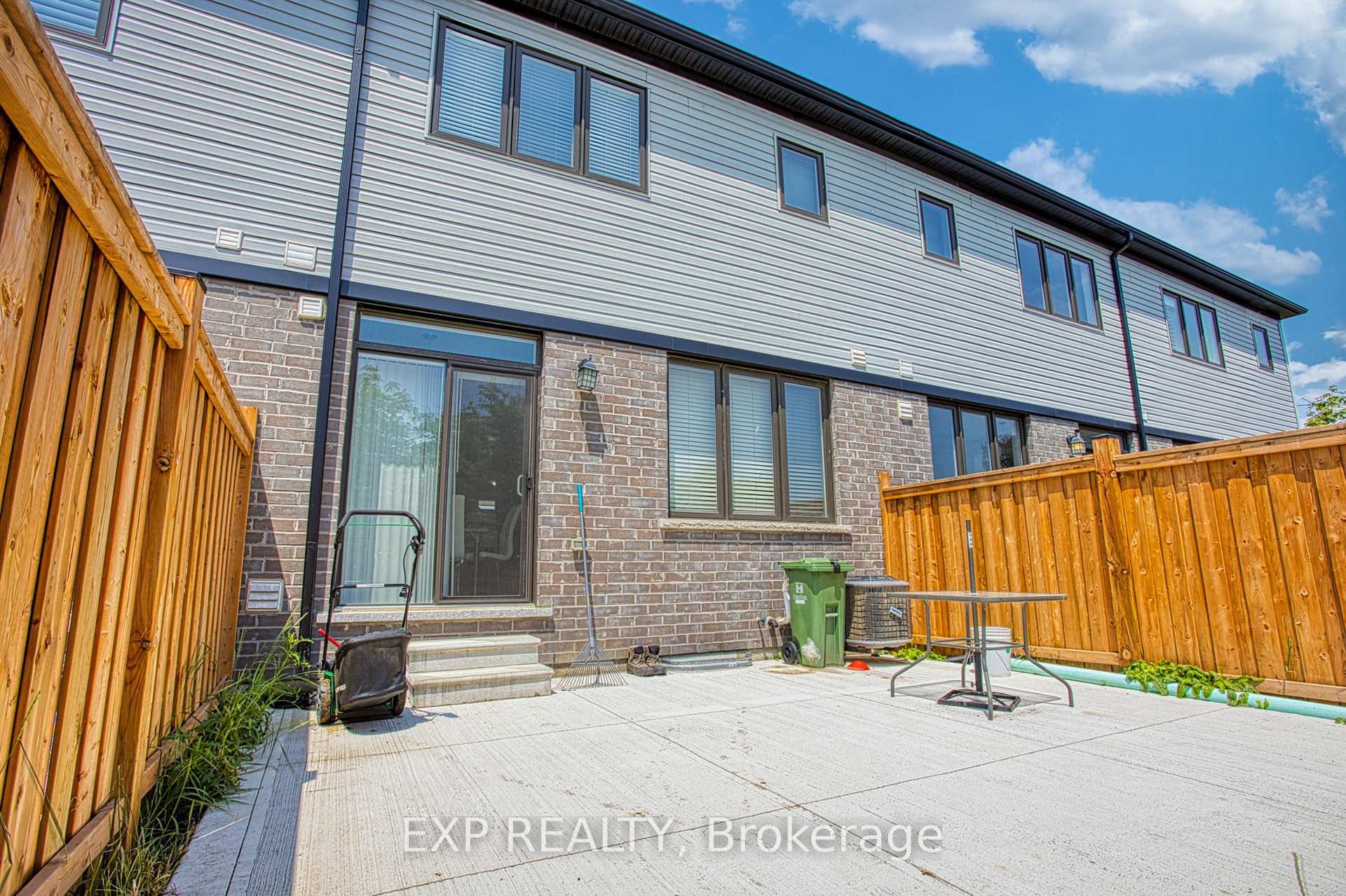 Photo 22 of 31 Bradley Avenue, Hamilton, Binbrook — HOMEH