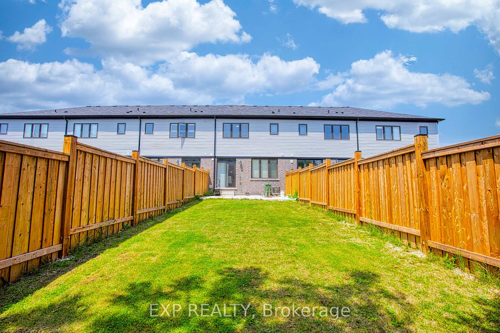 Photo 23 of 31 Bradley Avenue, Hamilton, Binbrook — HOMEH