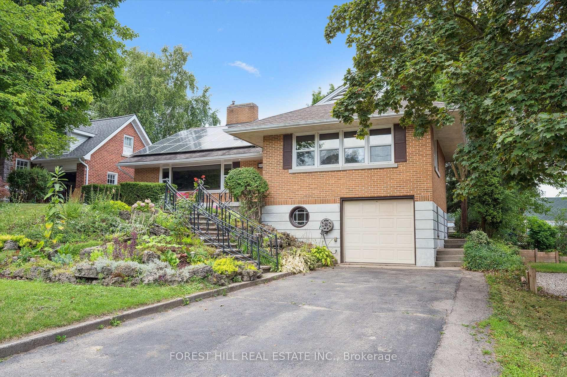 Photo 2 of 688 Rockway Drive, Kitchener — HOMEH