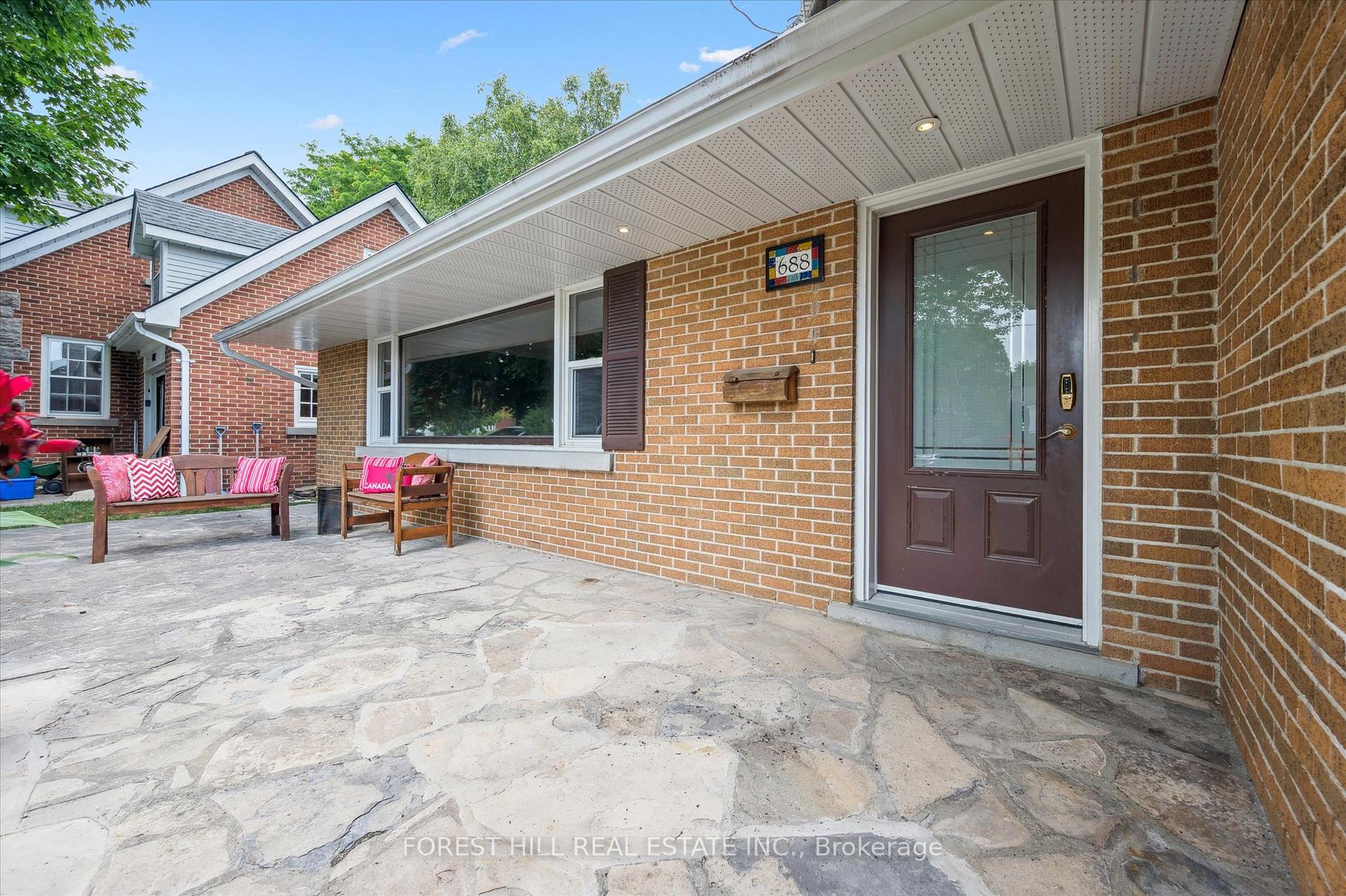 Photo 3 of 688 Rockway Drive, Kitchener — HOMEH