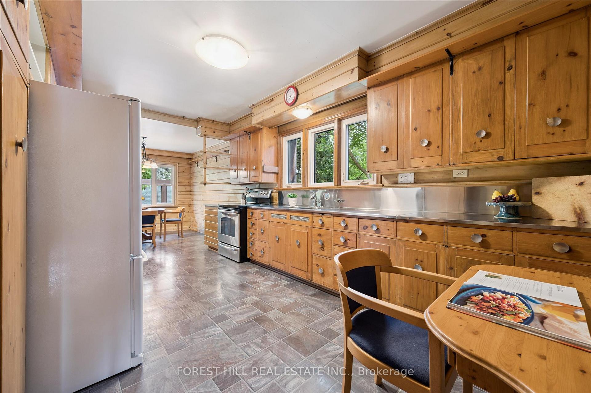 Photo 11 of 688 Rockway Drive, Kitchener — HOMEH