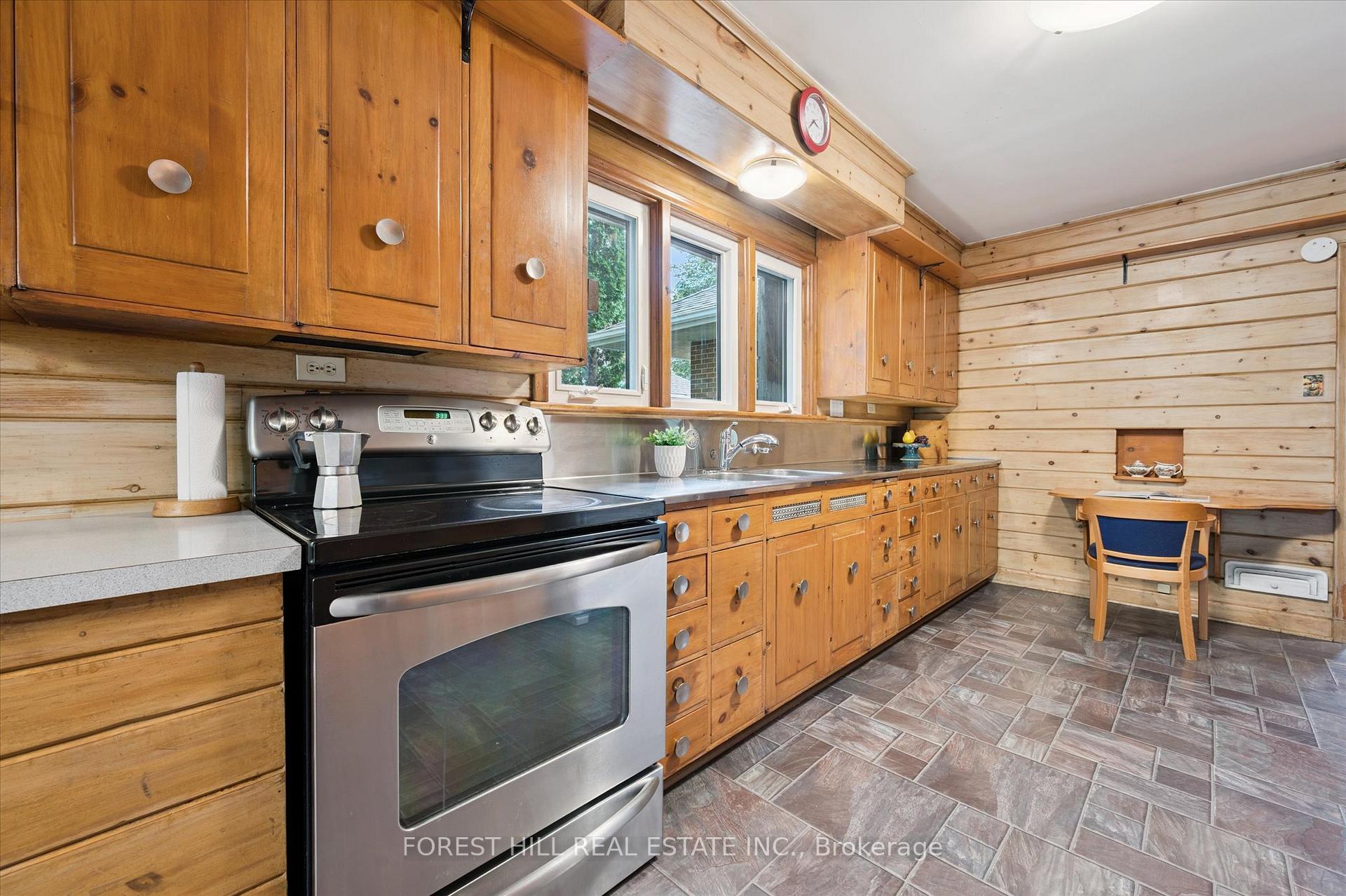 Photo 12 of 688 Rockway Drive, Kitchener — HOMEH