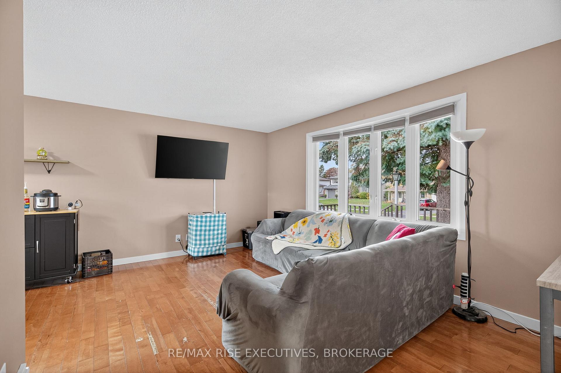 Photo 10 of 928 Hudson Drive, Kingston, South of Taylor-Kidd Blvd — HOMEH