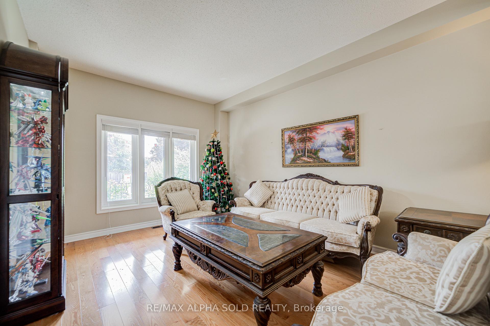Photo 6 of 58 Walden Street, Markham, Middlefield — HOMEH
