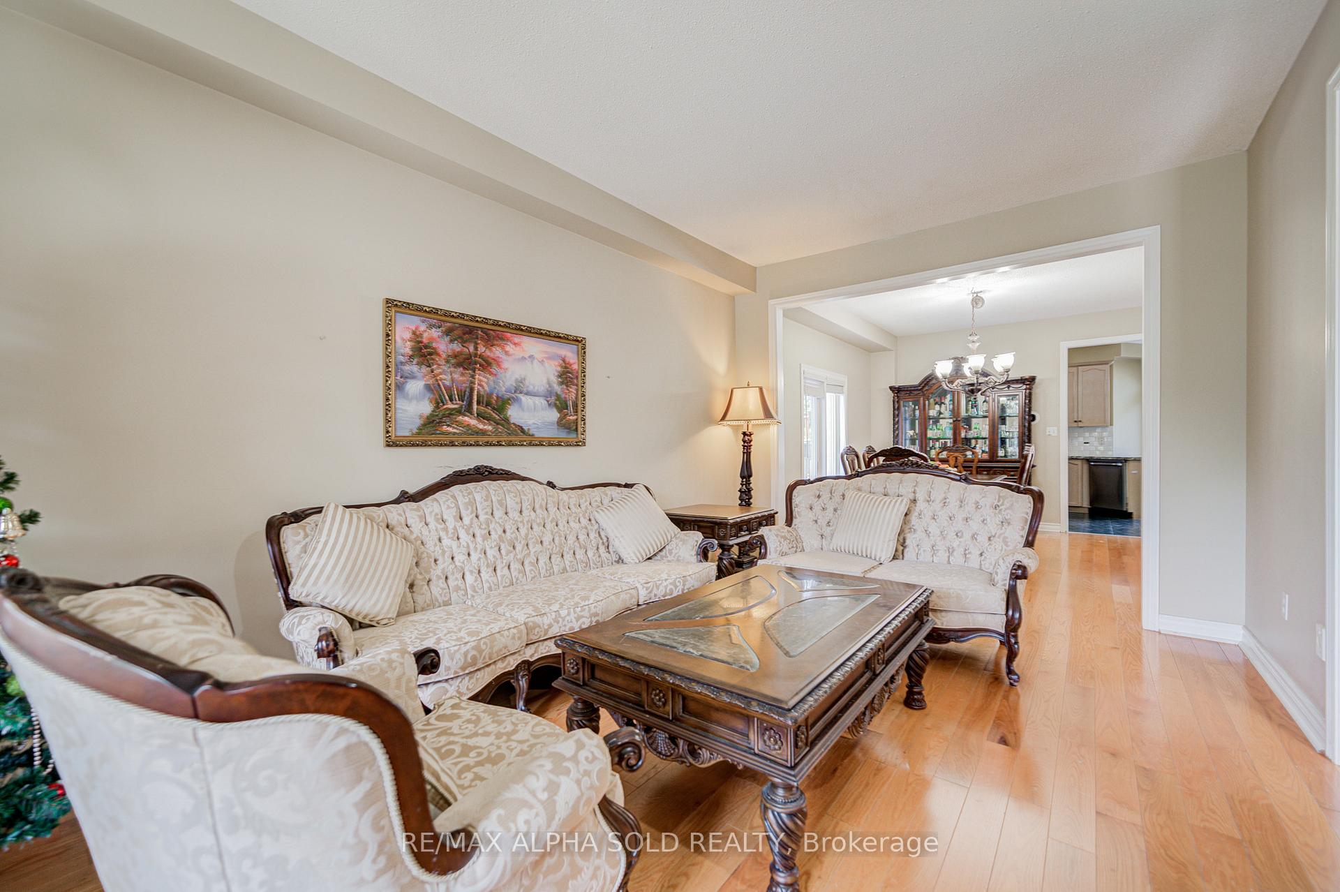 Photo 7 of 58 Walden Street, Markham, Middlefield — HOMEH