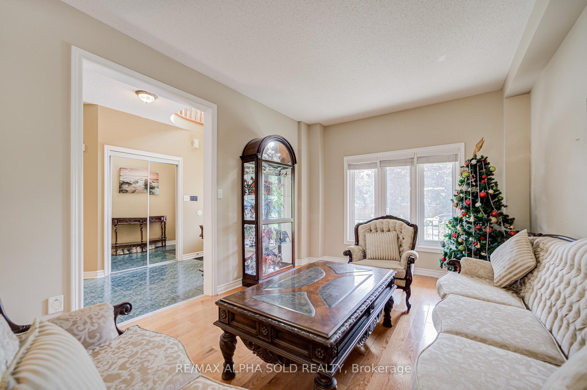 Photo 8 of 58 Walden Street, Markham, Middlefield — HOMEH