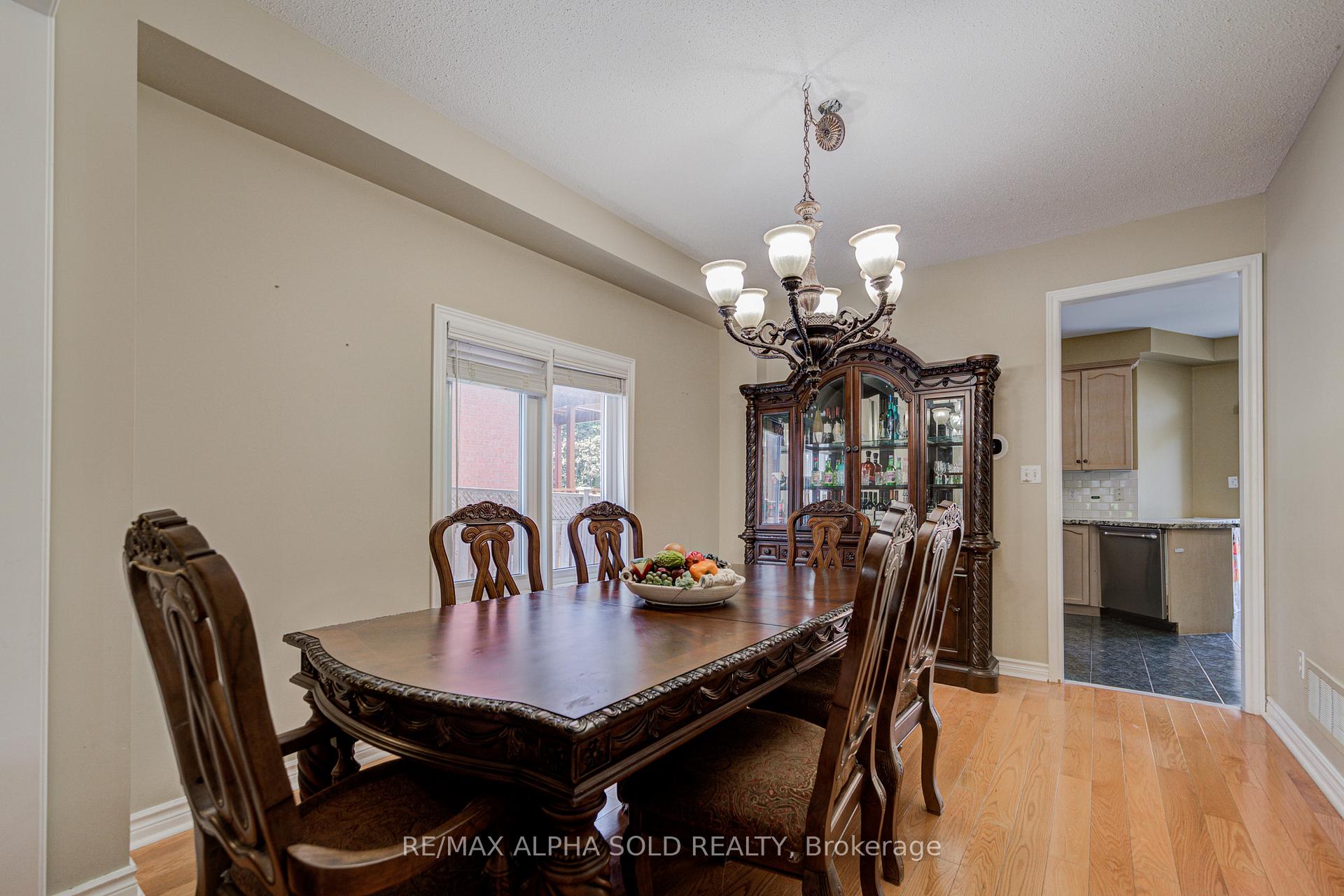 Photo 9 of 58 Walden Street, Markham, Middlefield — HOMEH