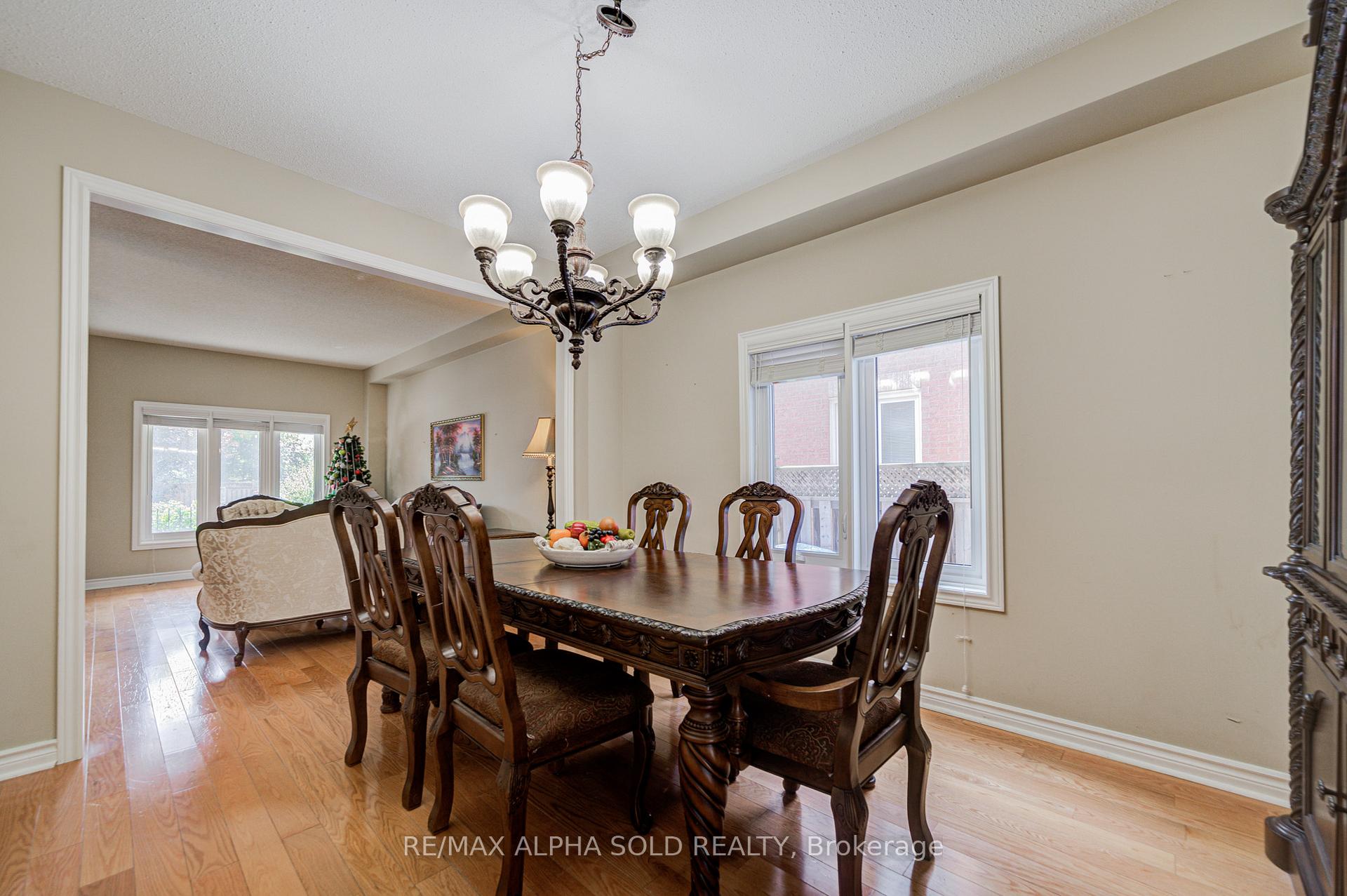 Photo 10 of 58 Walden Street, Markham, Middlefield — HOMEH
