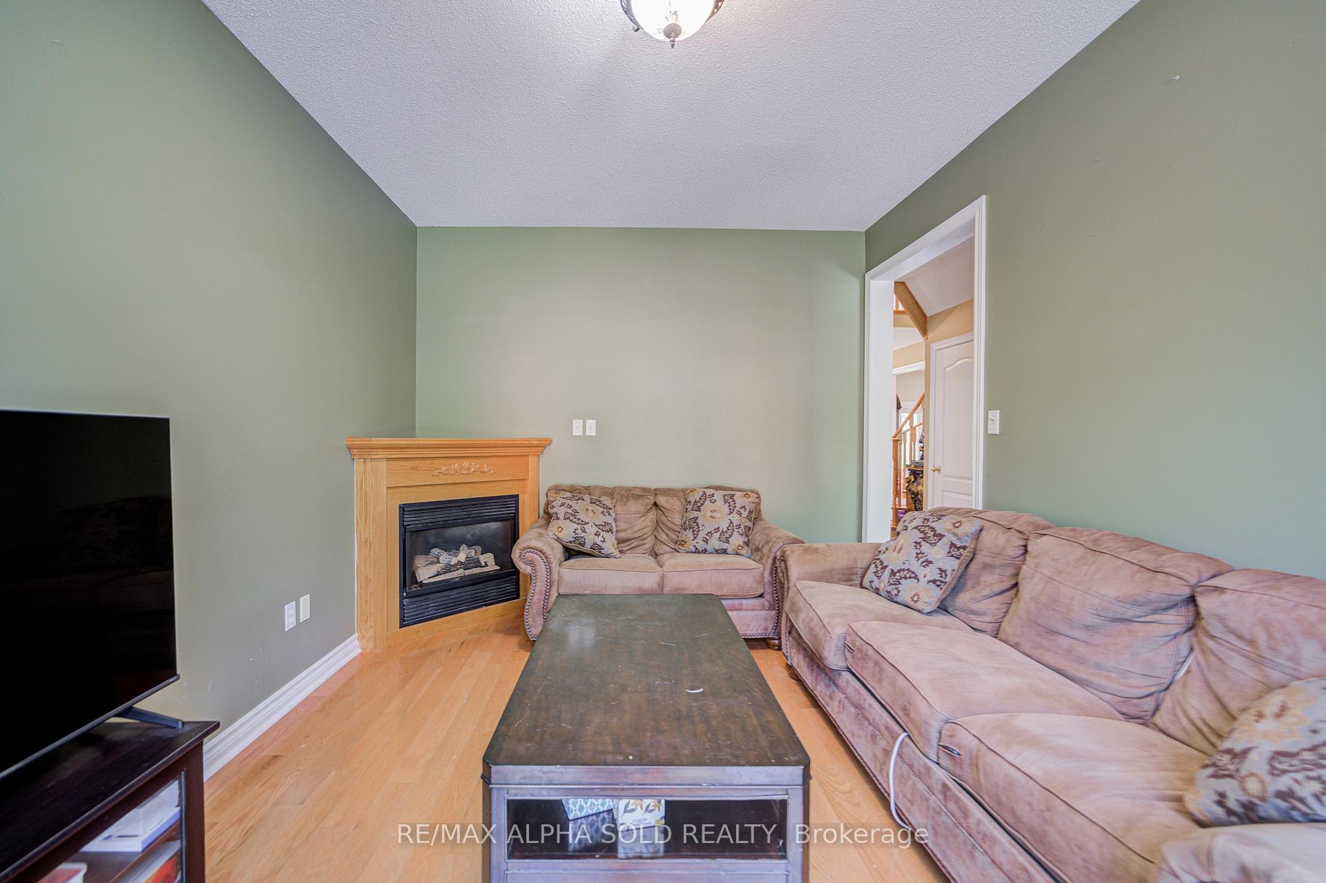 Photo 11 of 58 Walden Street, Markham, Middlefield — HOMEH