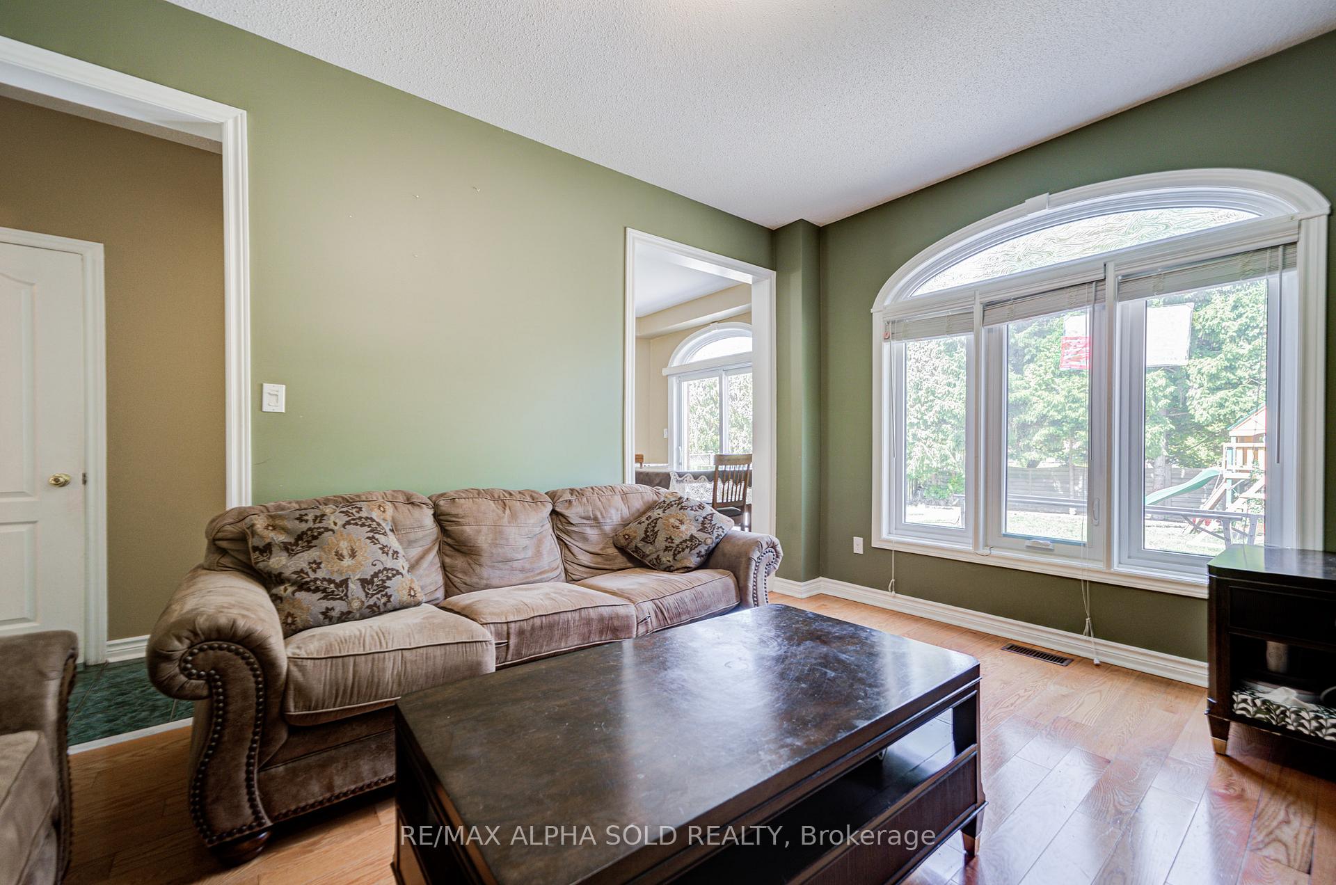 Photo 12 of 58 Walden Street, Markham, Middlefield — HOMEH