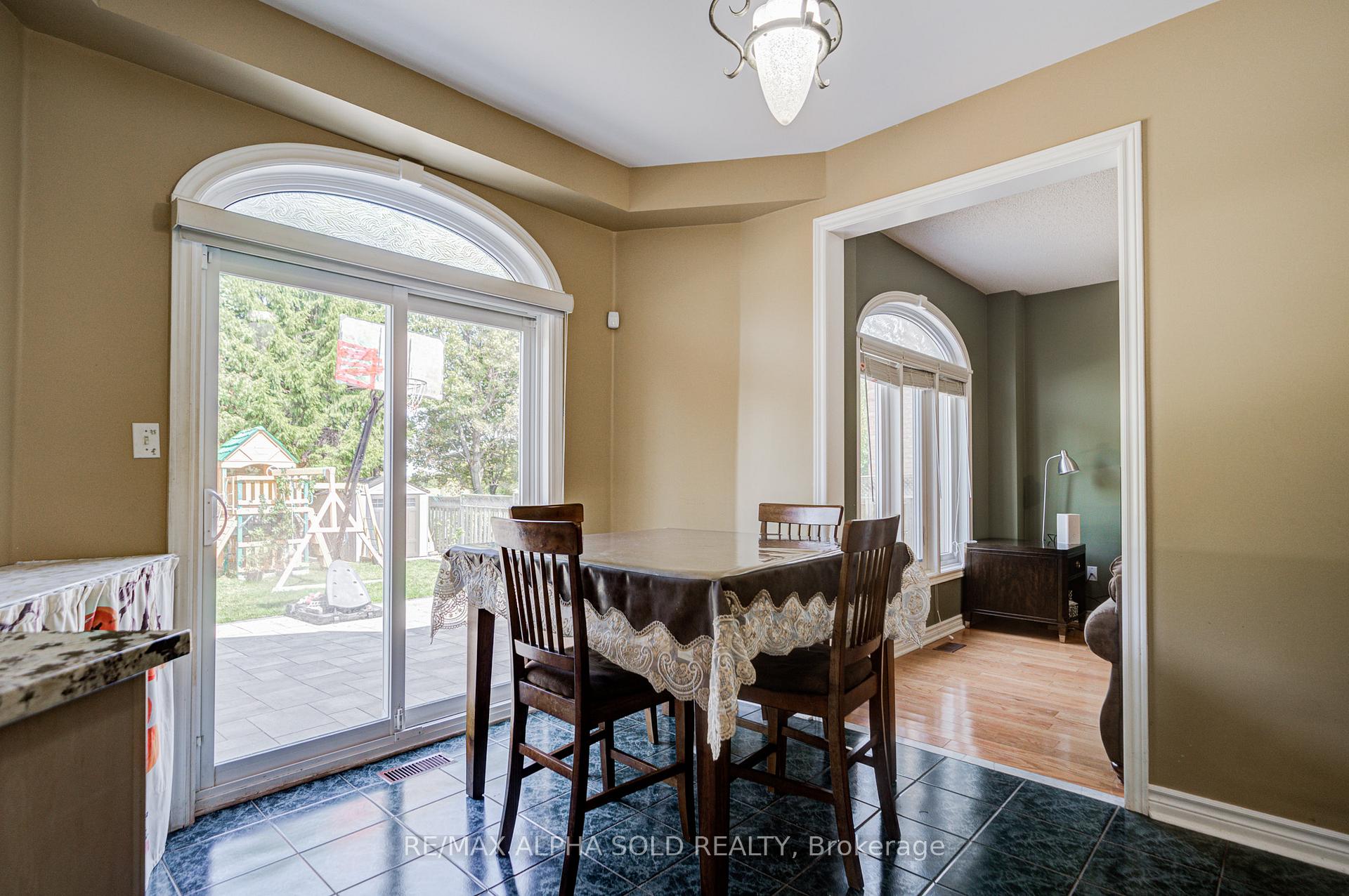Photo 15 of 58 Walden Street, Markham, Middlefield — HOMEH