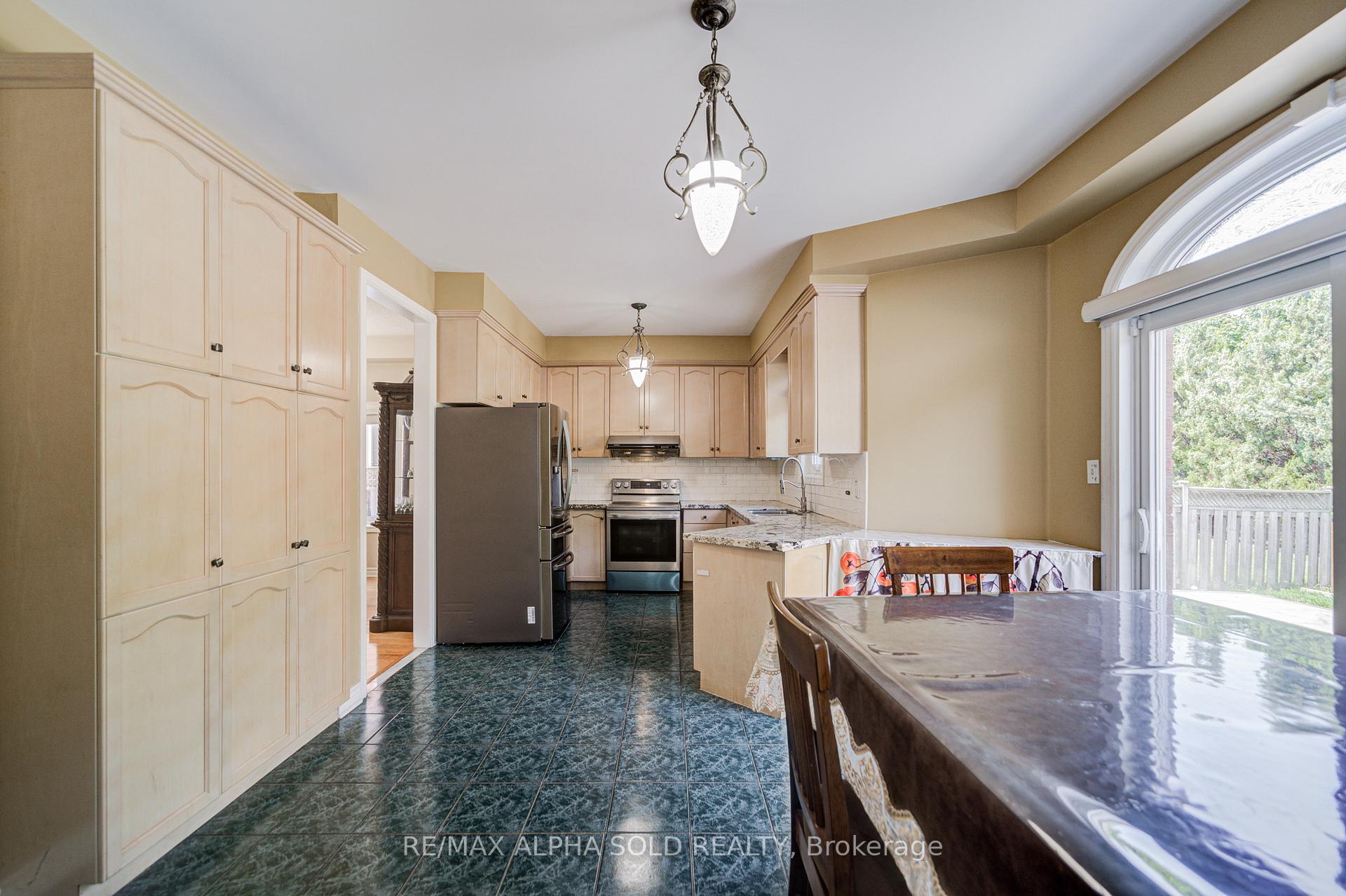 Photo 16 of 58 Walden Street, Markham, Middlefield — HOMEH