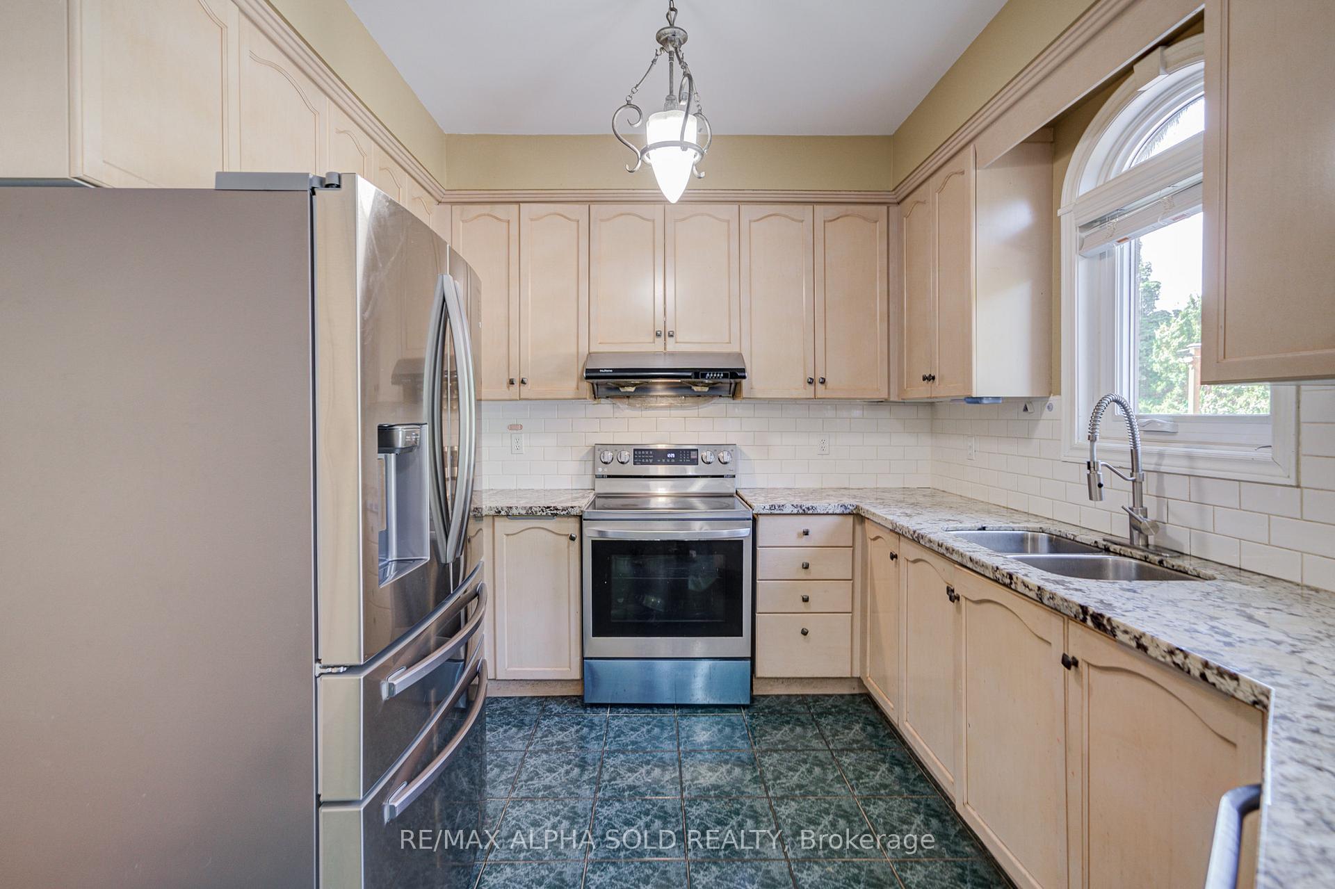 Photo 17 of 58 Walden Street, Markham, Middlefield — HOMEH