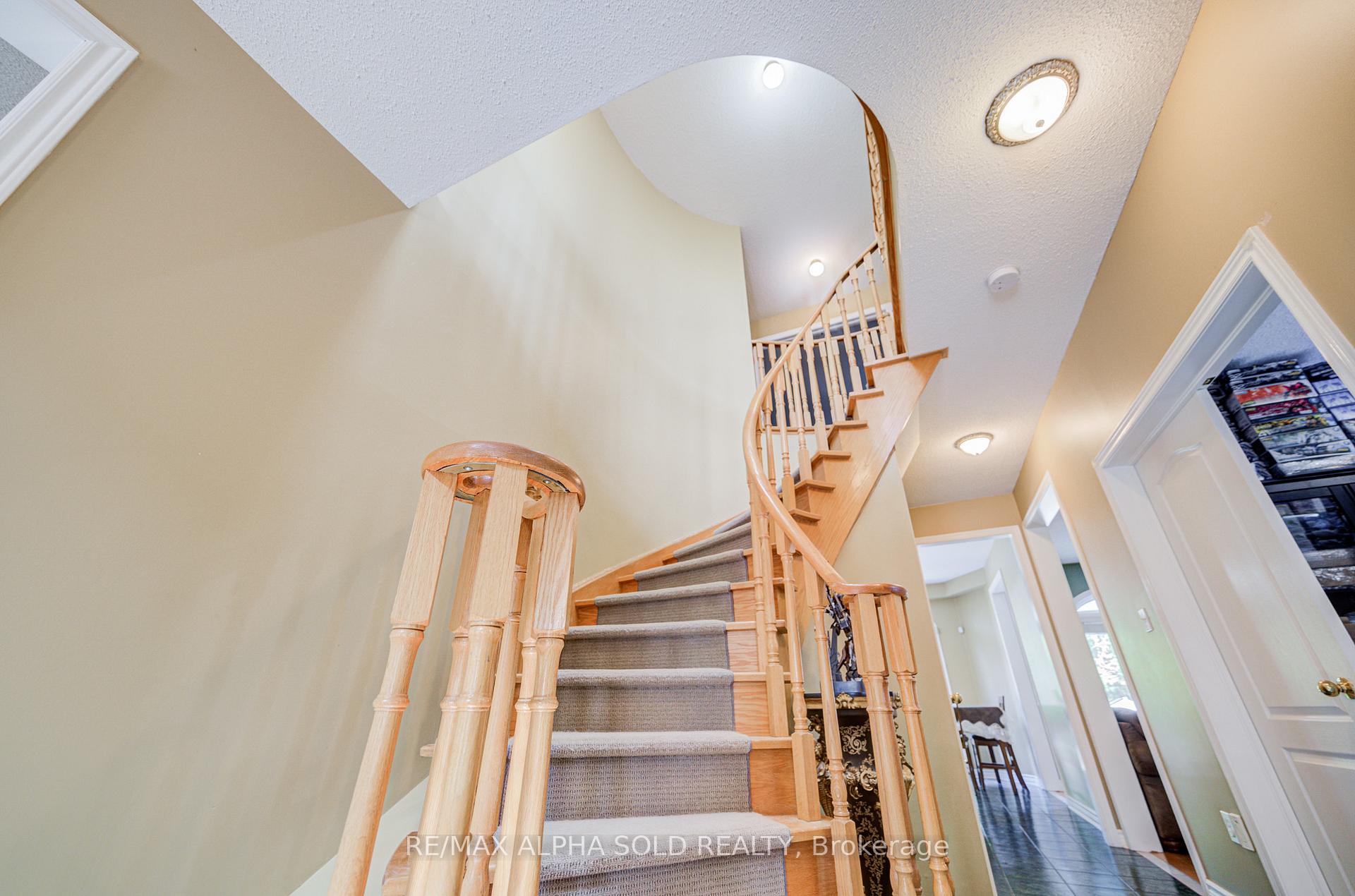 Photo 21 of 58 Walden Street, Markham, Middlefield — HOMEH