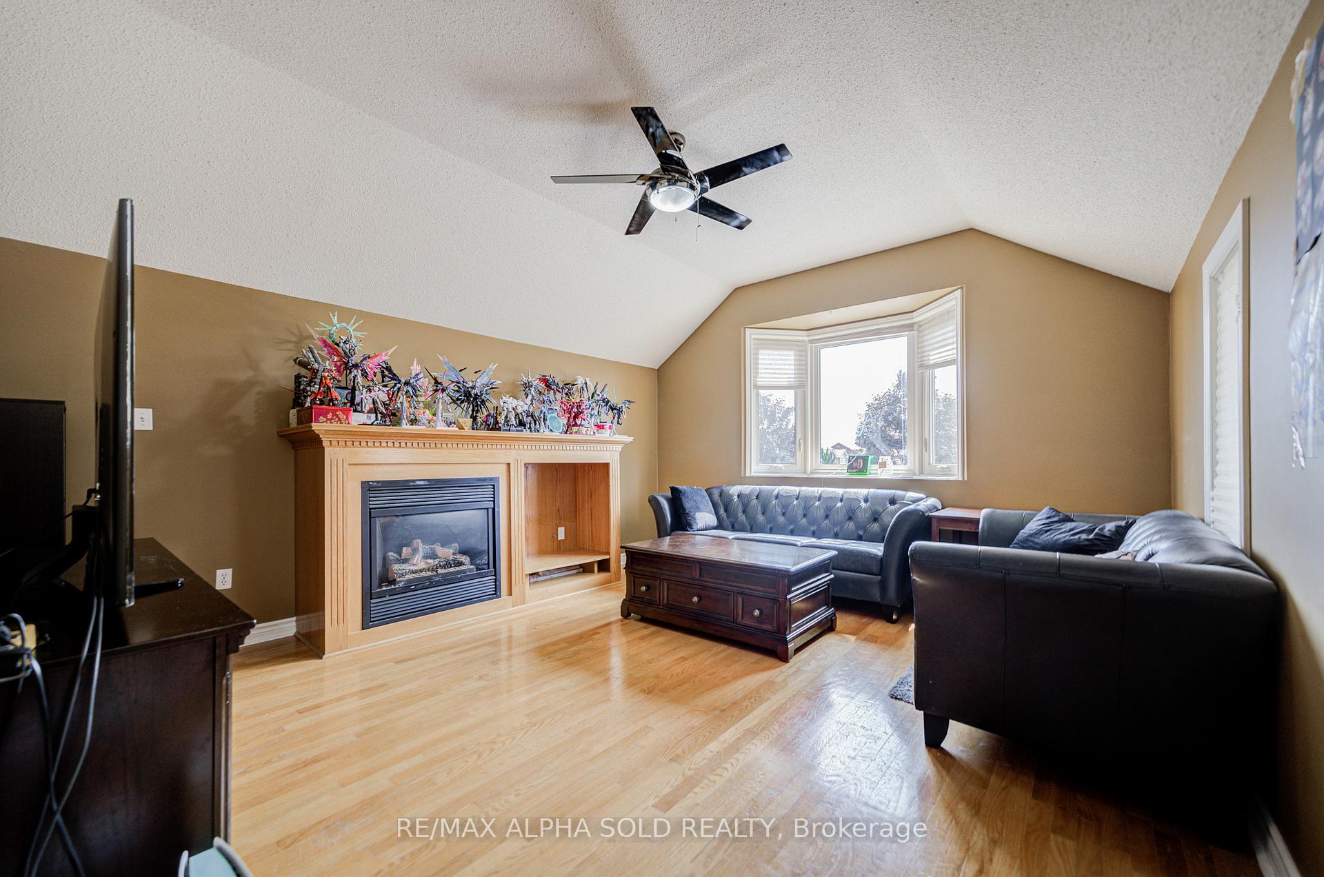 Photo 34 of 58 Walden Street, Markham, Middlefield — HOMEH