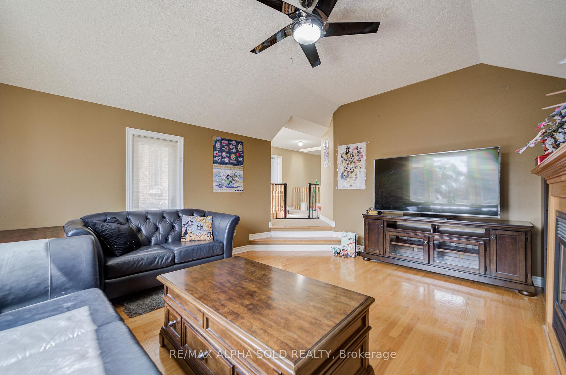 Photo 35 of 58 Walden Street, Markham, Middlefield — HOMEH