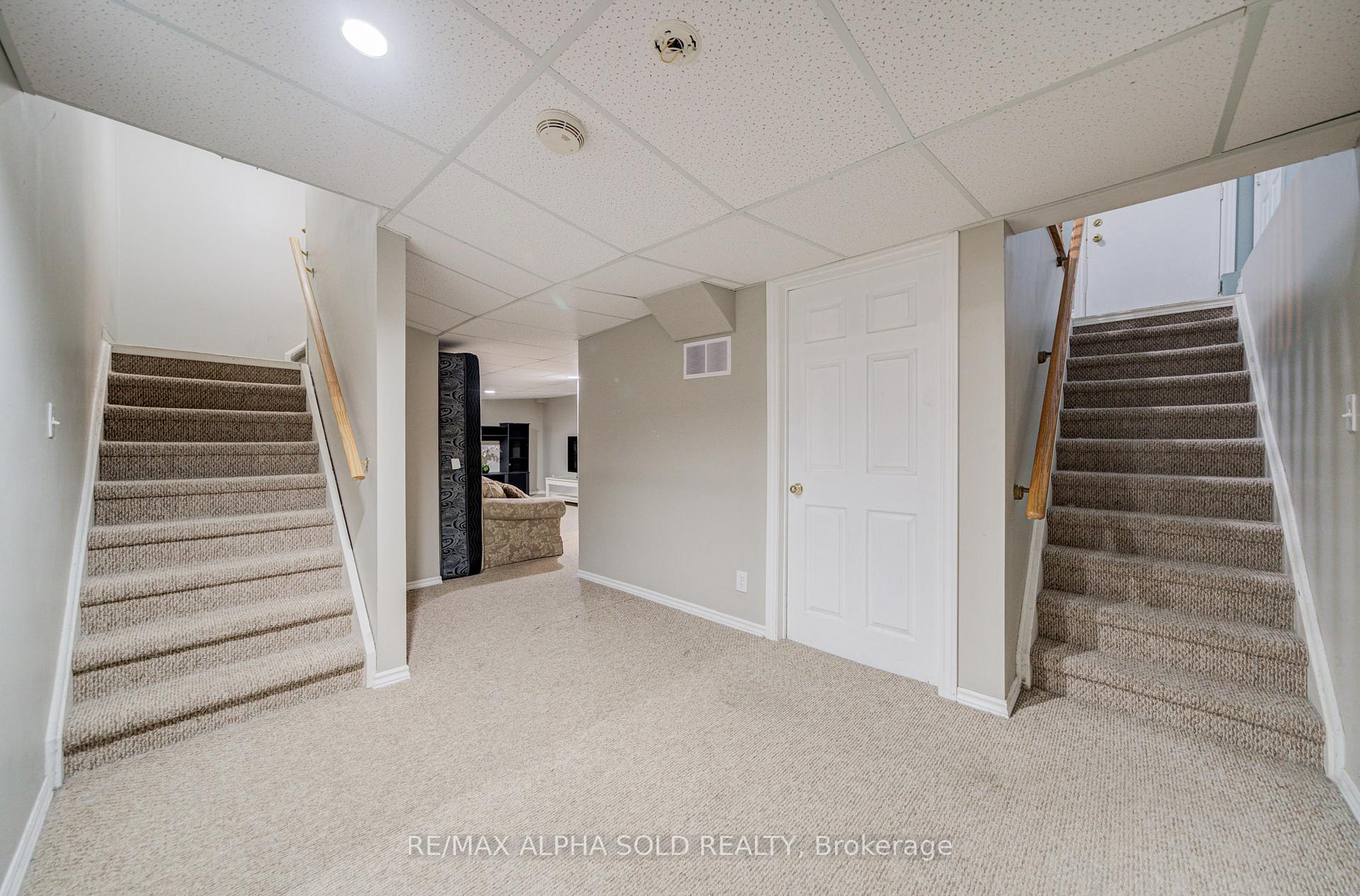 Photo 39 of 58 Walden Street, Markham, Middlefield — HOMEH