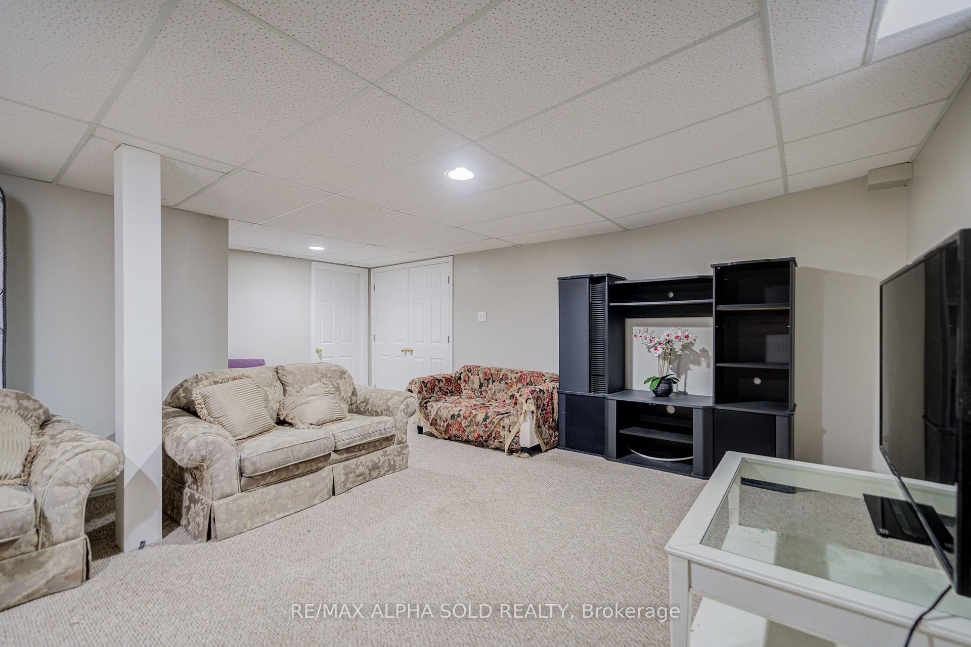 Photo 40 of 58 Walden Street, Markham, Middlefield — HOMEH