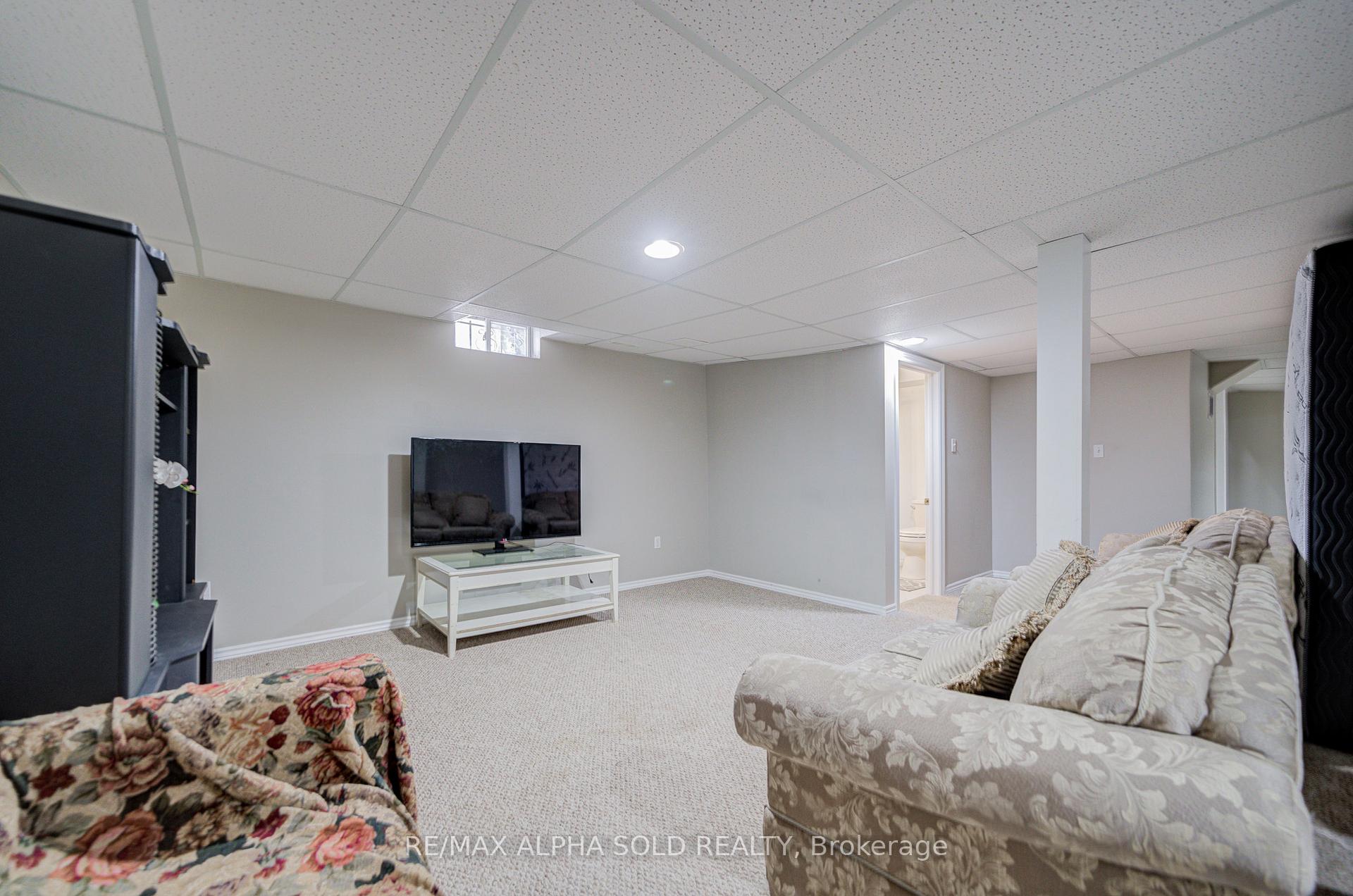 Photo 43 of 58 Walden Street, Markham, Middlefield — HOMEH
