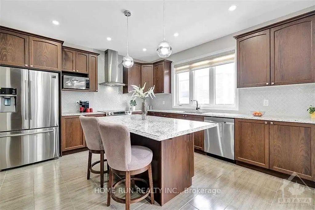 Photo 3 of 574 Malahat Way, Ottawa, Kanata - Emerald Meadows/Trailwest — HOMEH