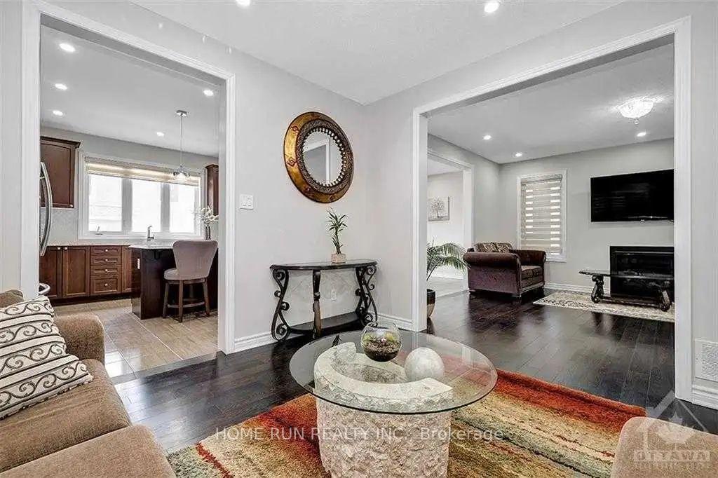 Photo 4 of 574 Malahat Way, Ottawa, Kanata - Emerald Meadows/Trailwest — HOMEH