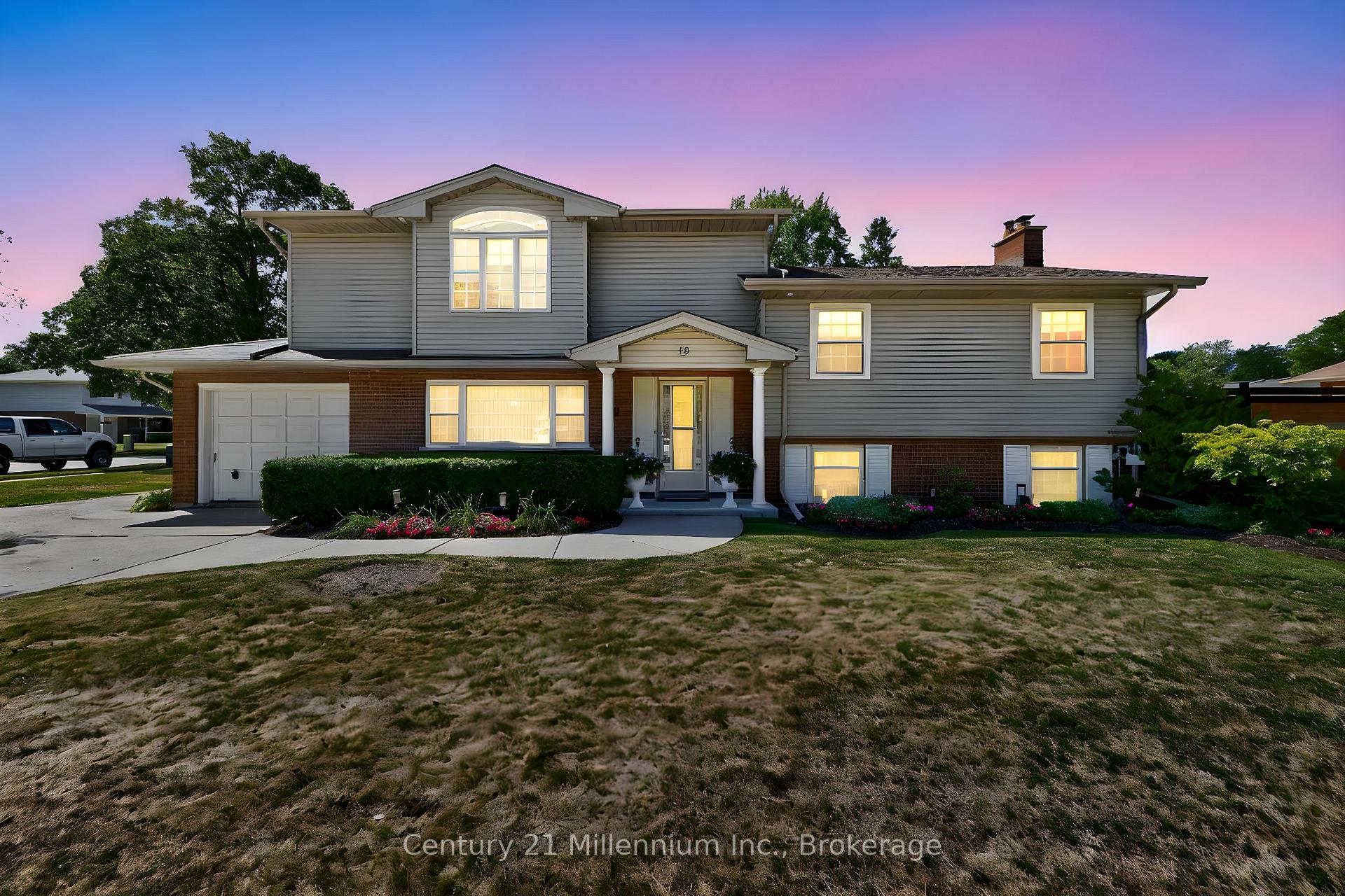 Photo 1 of 19 Crosby Drive, Kitchener — HOMEH