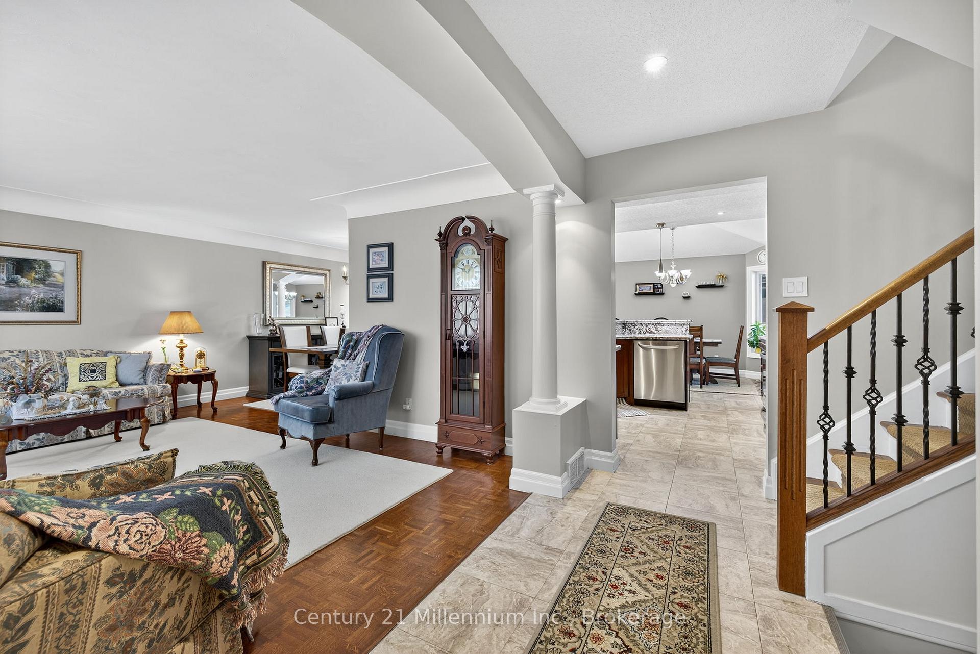 Photo 4 of 19 Crosby Drive, Kitchener — HOMEH