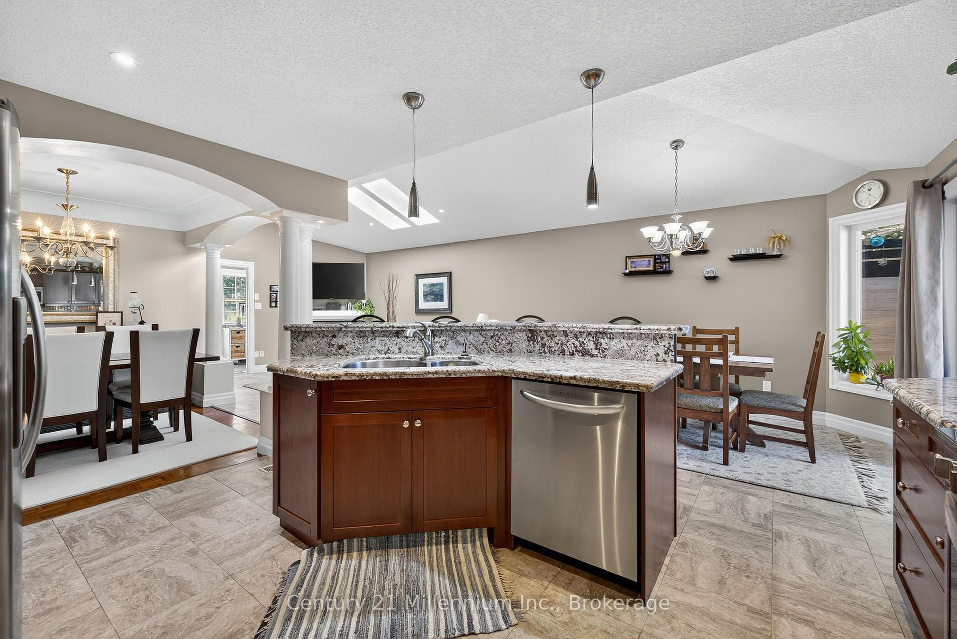 Photo 12 of 19 Crosby Drive, Kitchener — HOMEH