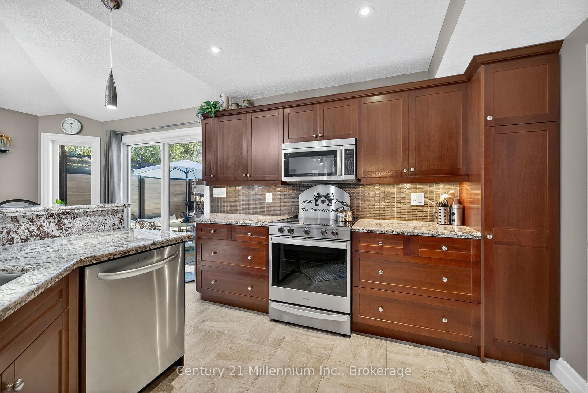 Photo 13 of 19 Crosby Drive, Kitchener — HOMEH