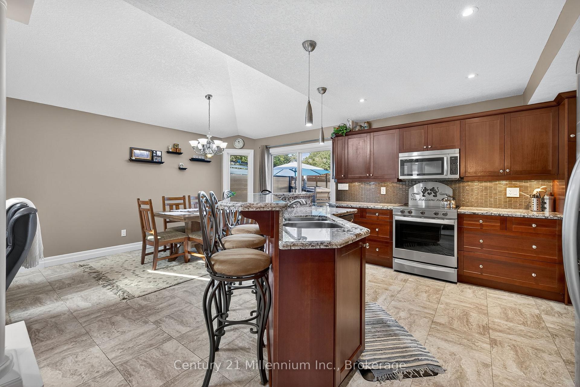 Photo 14 of 19 Crosby Drive, Kitchener — HOMEH