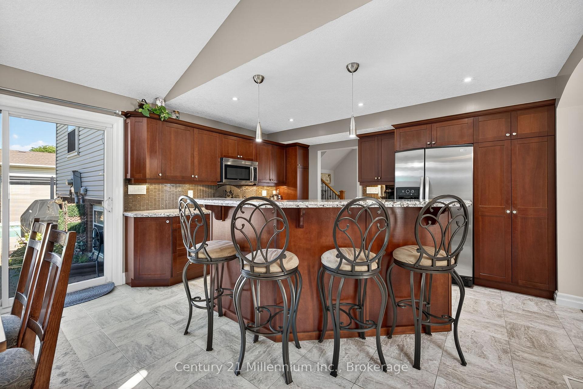 Photo 15 of 19 Crosby Drive, Kitchener — HOMEH
