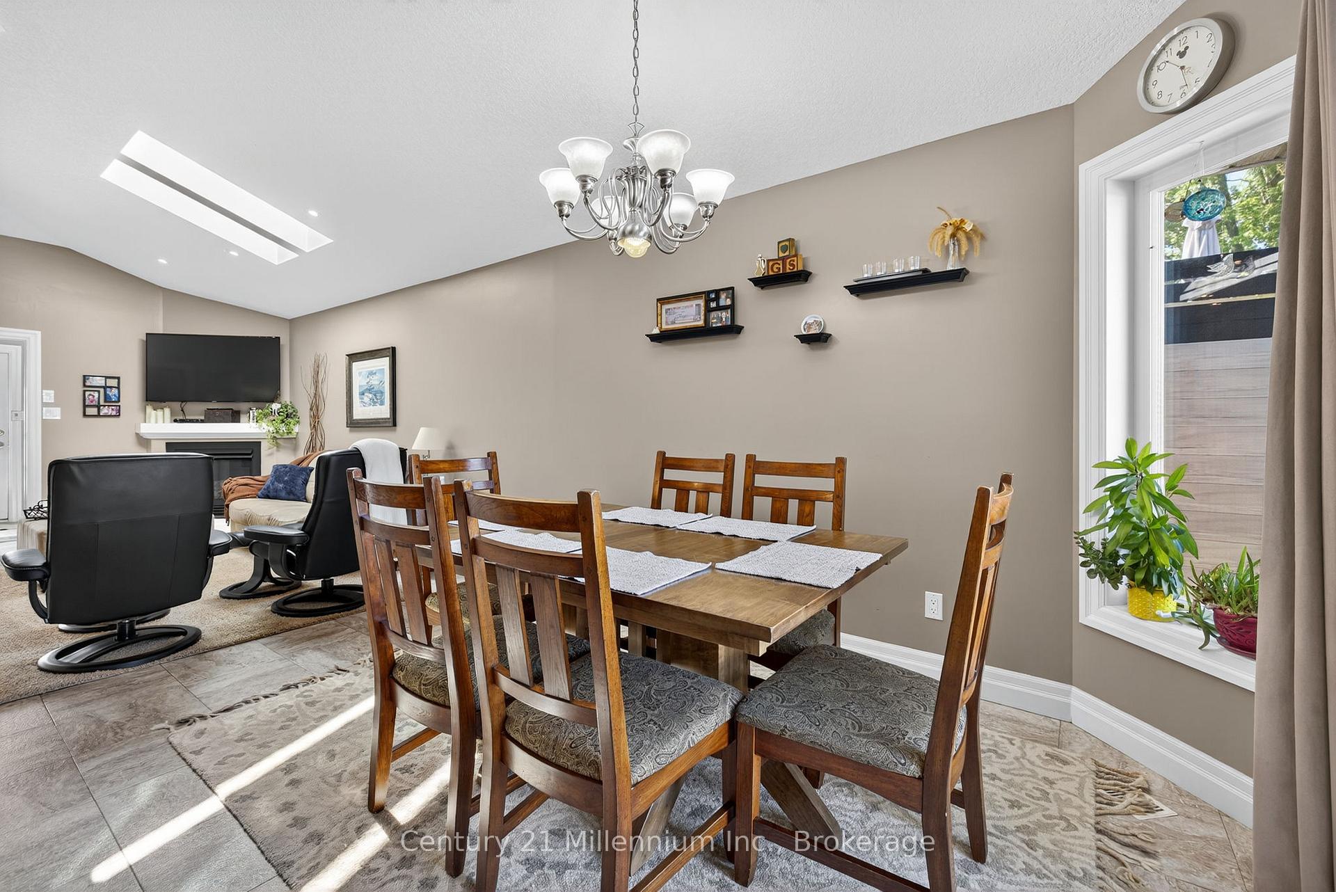 Photo 17 of 19 Crosby Drive, Kitchener — HOMEH