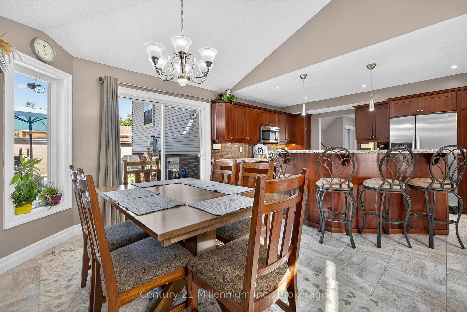 Photo 18 of 19 Crosby Drive, Kitchener — HOMEH