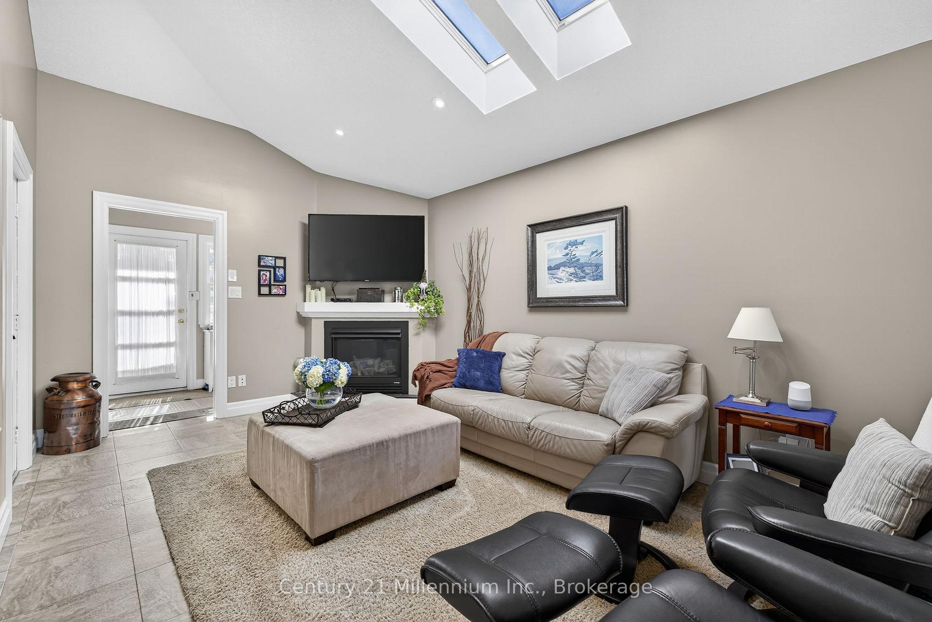 Photo 20 of 19 Crosby Drive, Kitchener — HOMEH