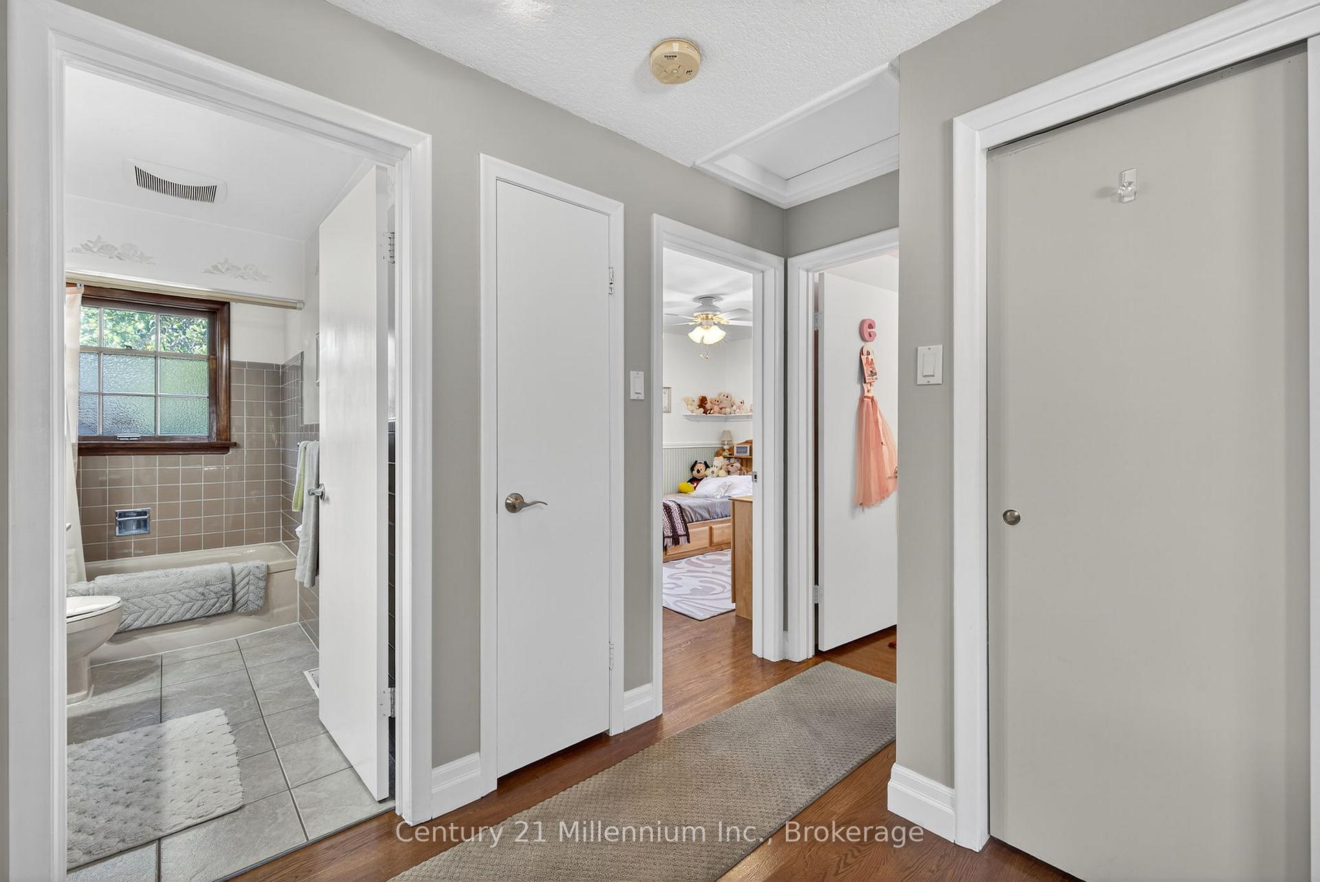Photo 26 of 19 Crosby Drive, Kitchener — HOMEH
