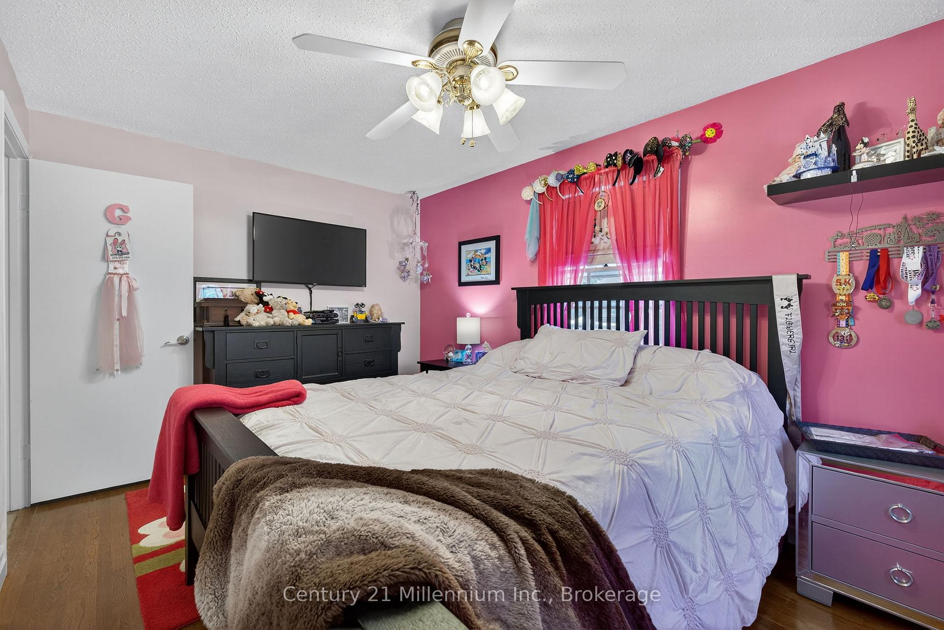 Photo 28 of 19 Crosby Drive, Kitchener — HOMEH