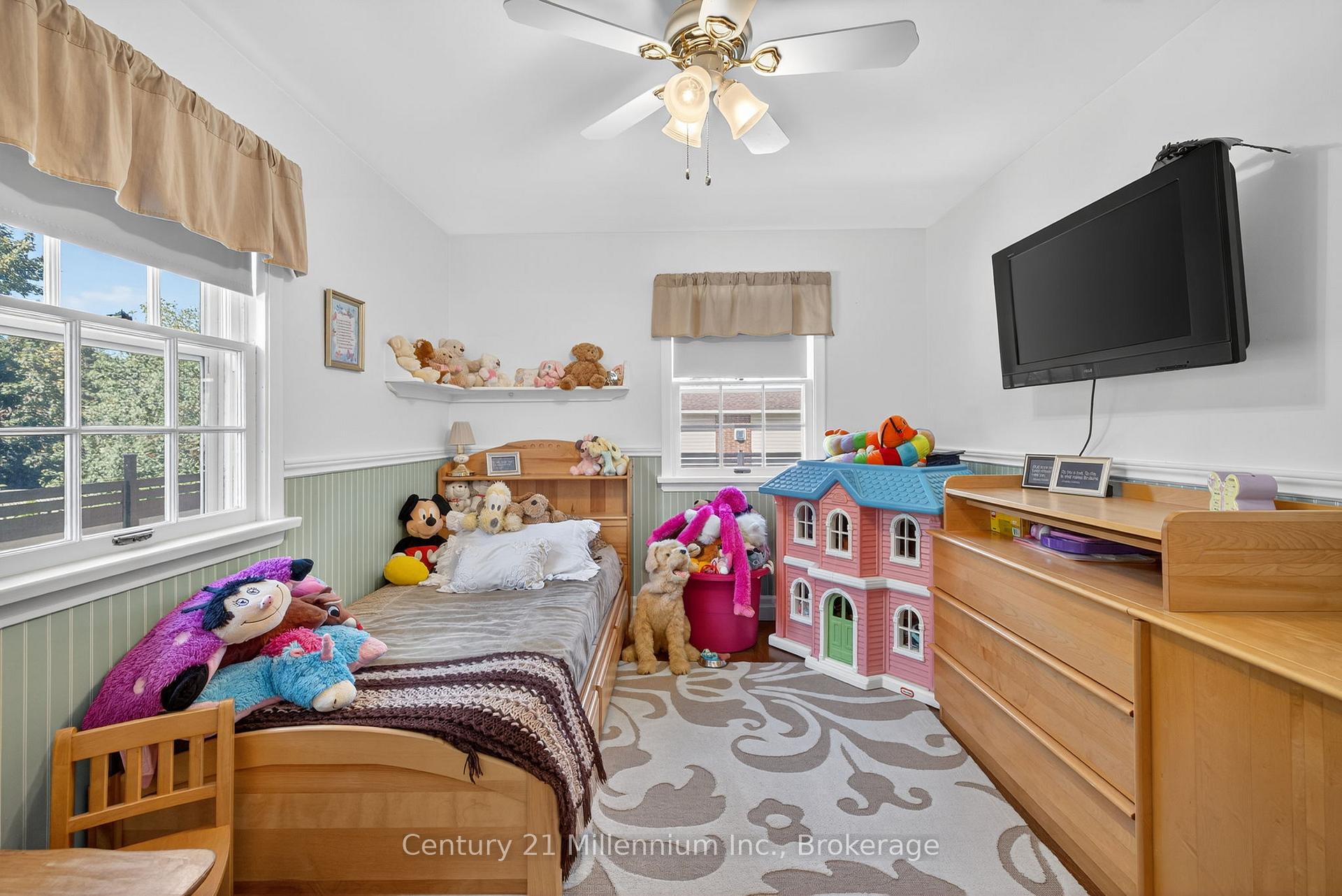 Photo 30 of 19 Crosby Drive, Kitchener — HOMEH