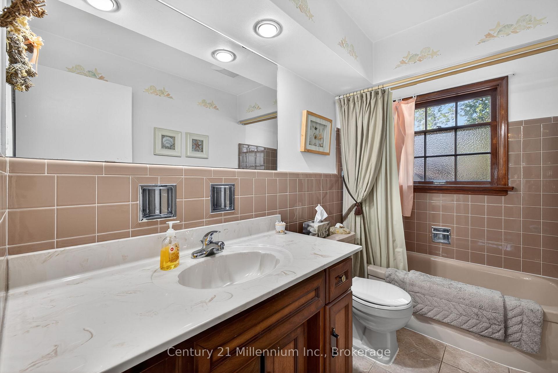 Photo 32 of 19 Crosby Drive, Kitchener — HOMEH