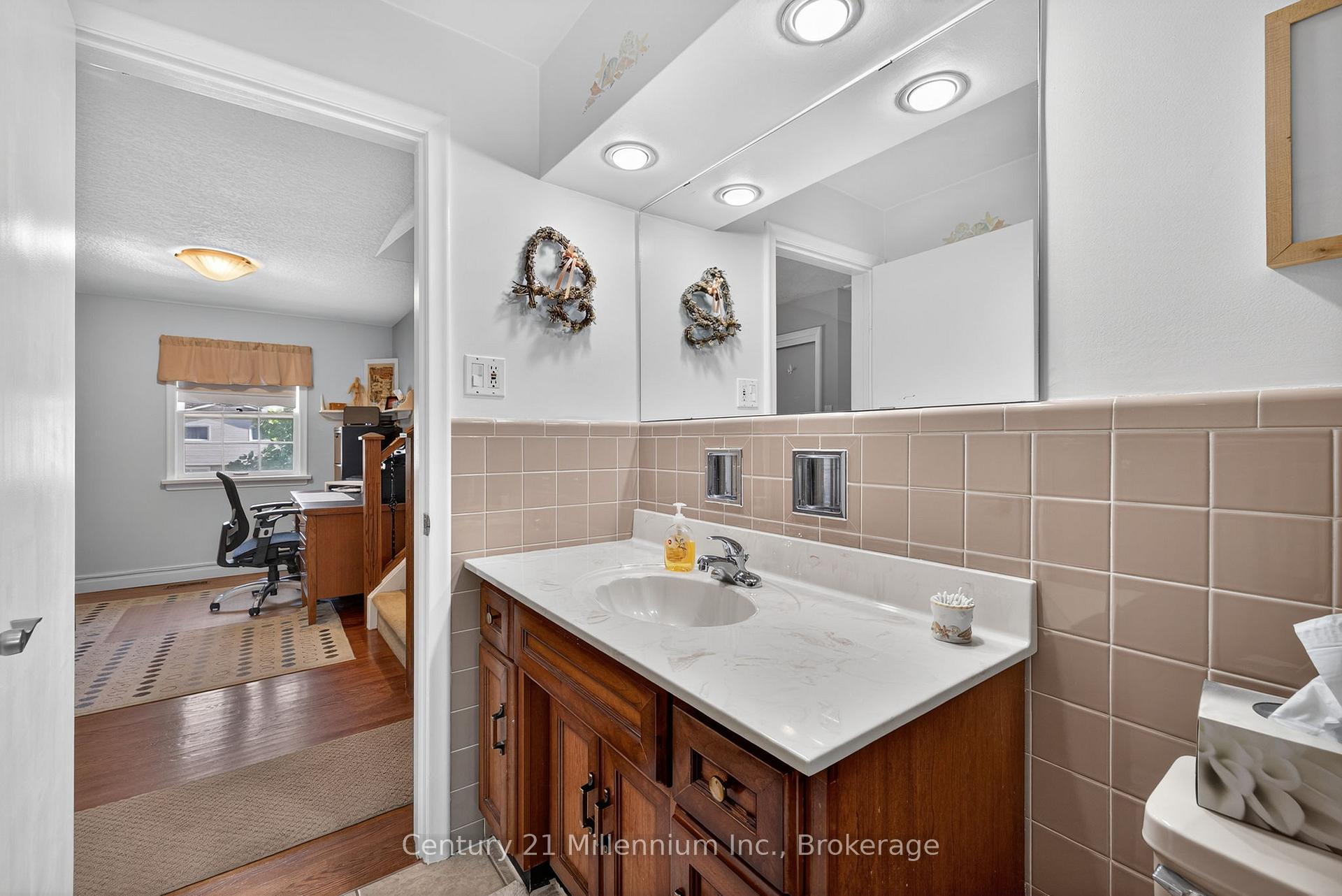 Photo 33 of 19 Crosby Drive, Kitchener — HOMEH