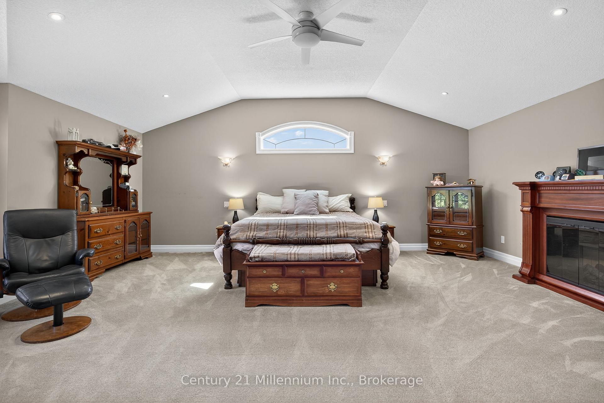 Photo 34 of 19 Crosby Drive, Kitchener — HOMEH