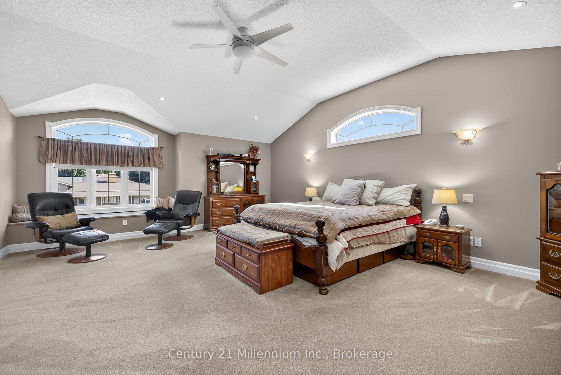 Photo 35 of 19 Crosby Drive, Kitchener — HOMEH