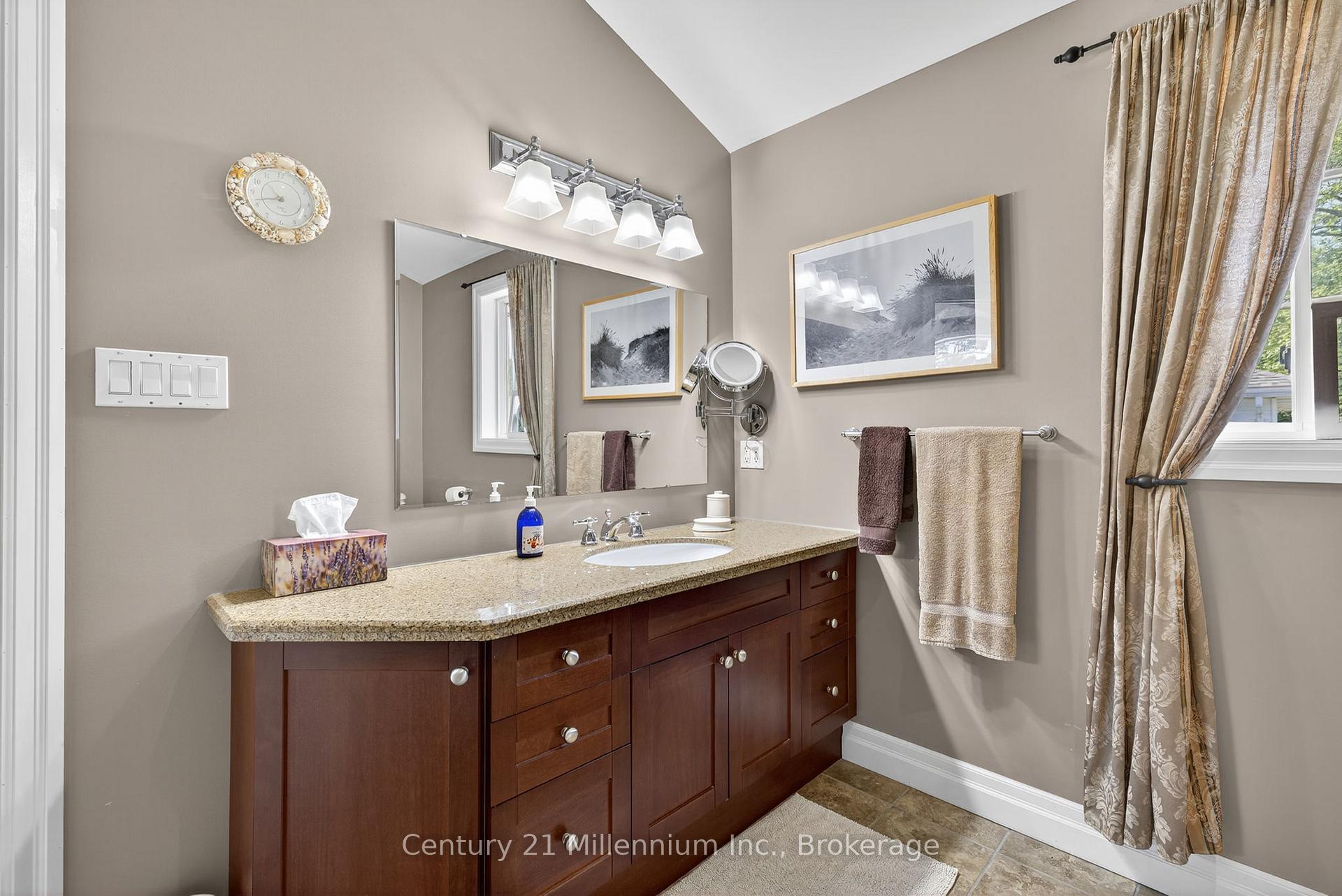 Photo 36 of 19 Crosby Drive, Kitchener — HOMEH
