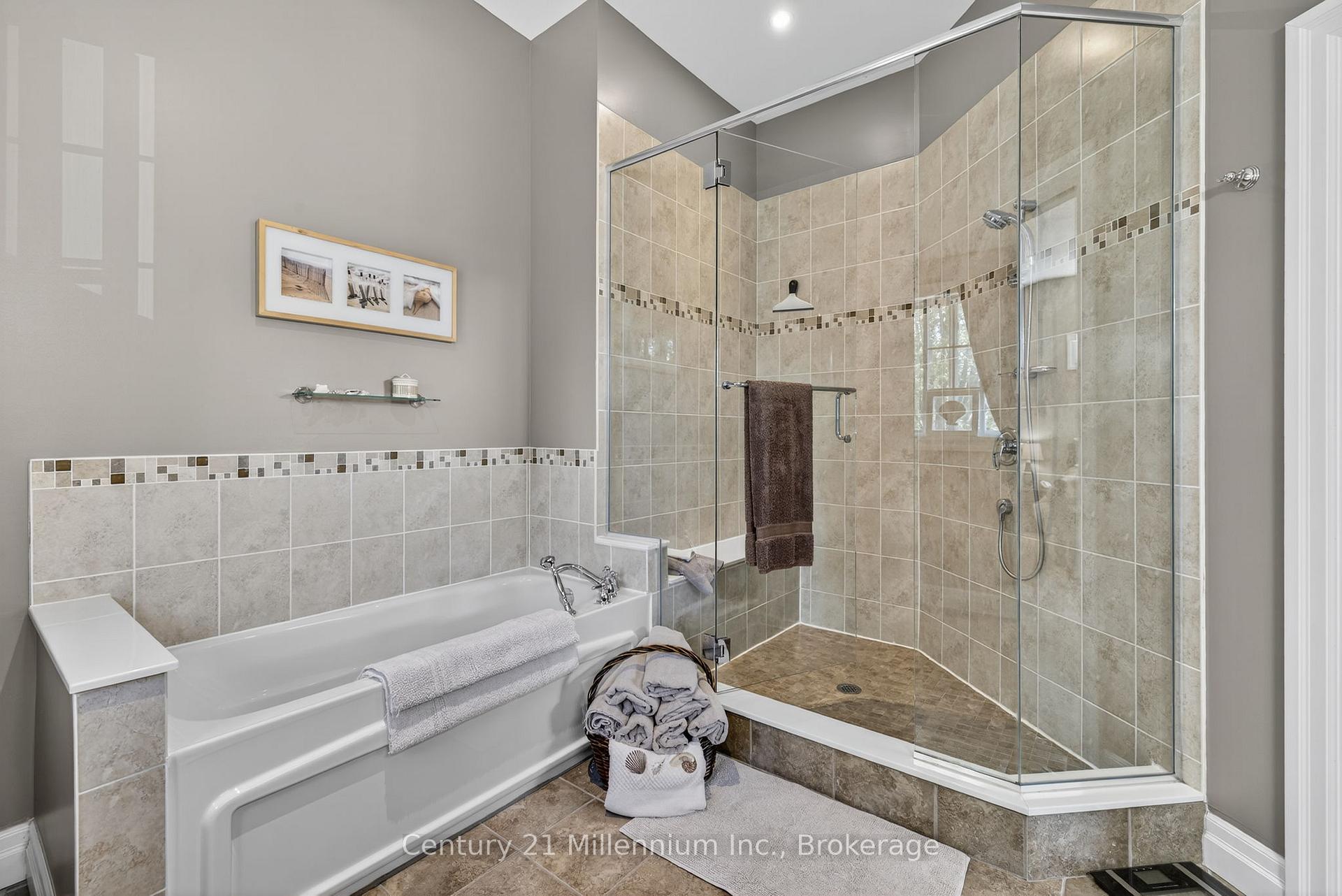 Photo 37 of 19 Crosby Drive, Kitchener — HOMEH
